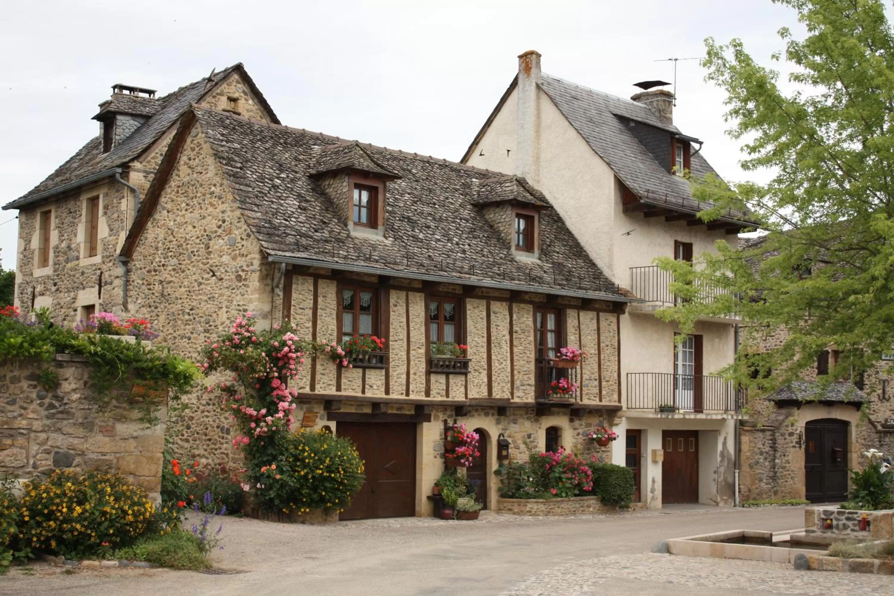 Nearby landmark, Property Building in Chateau Ricard