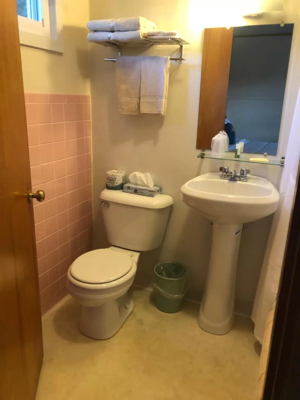 Bathroom in Holiday Motel