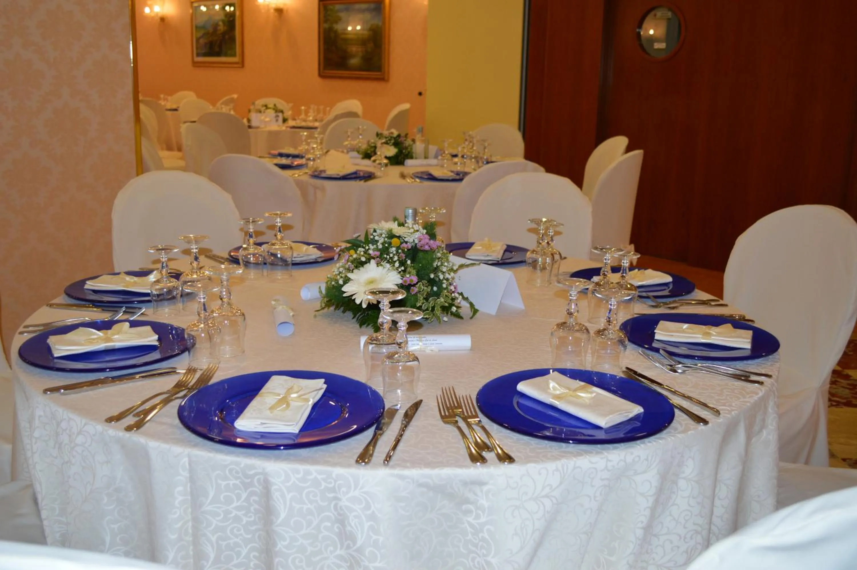 Restaurant/places to eat in Hotel Principe