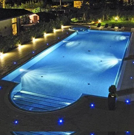 Swimming pool in Hotel Victoria