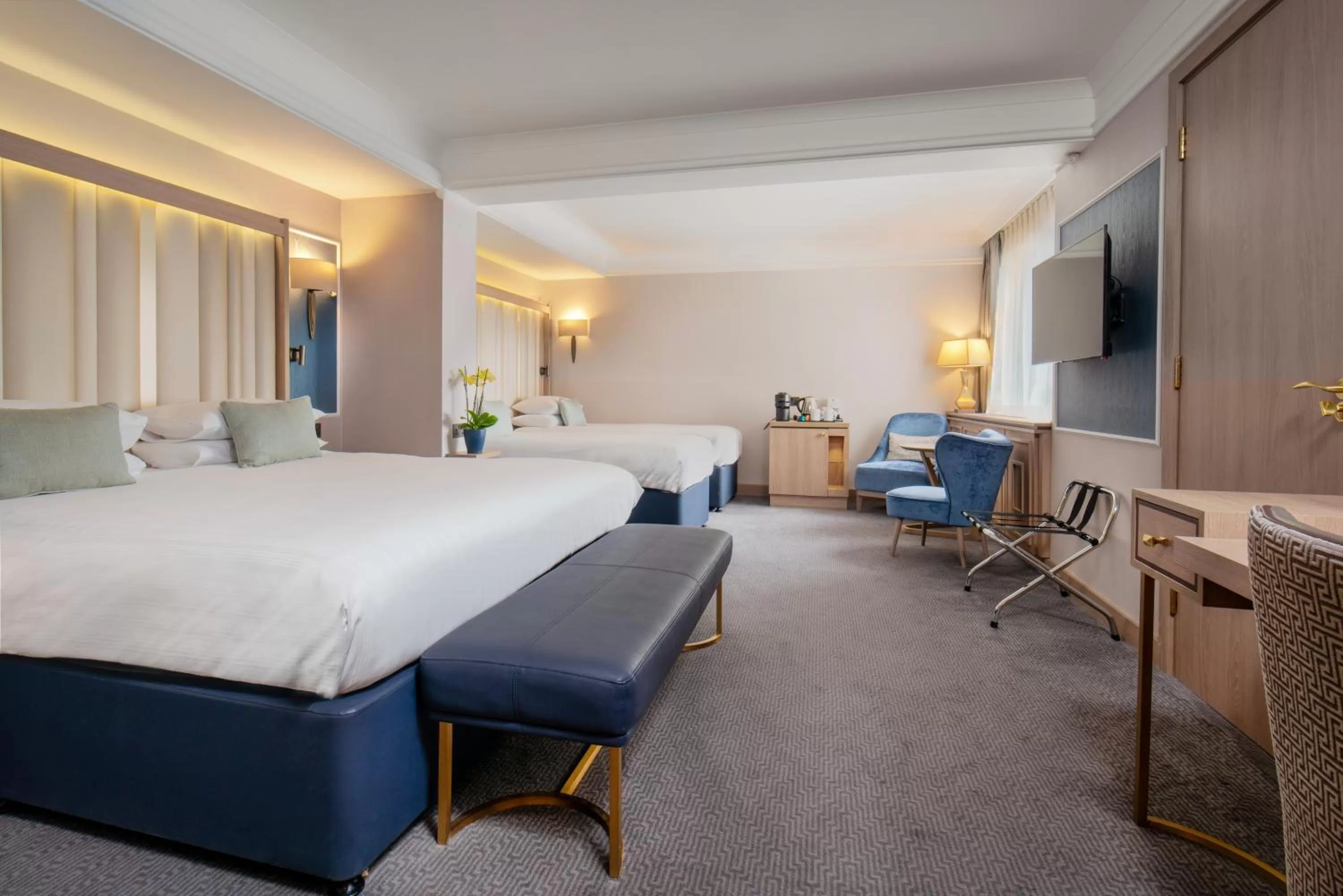 Photo of the whole room, Bed in Danubius Hotel Regents Park