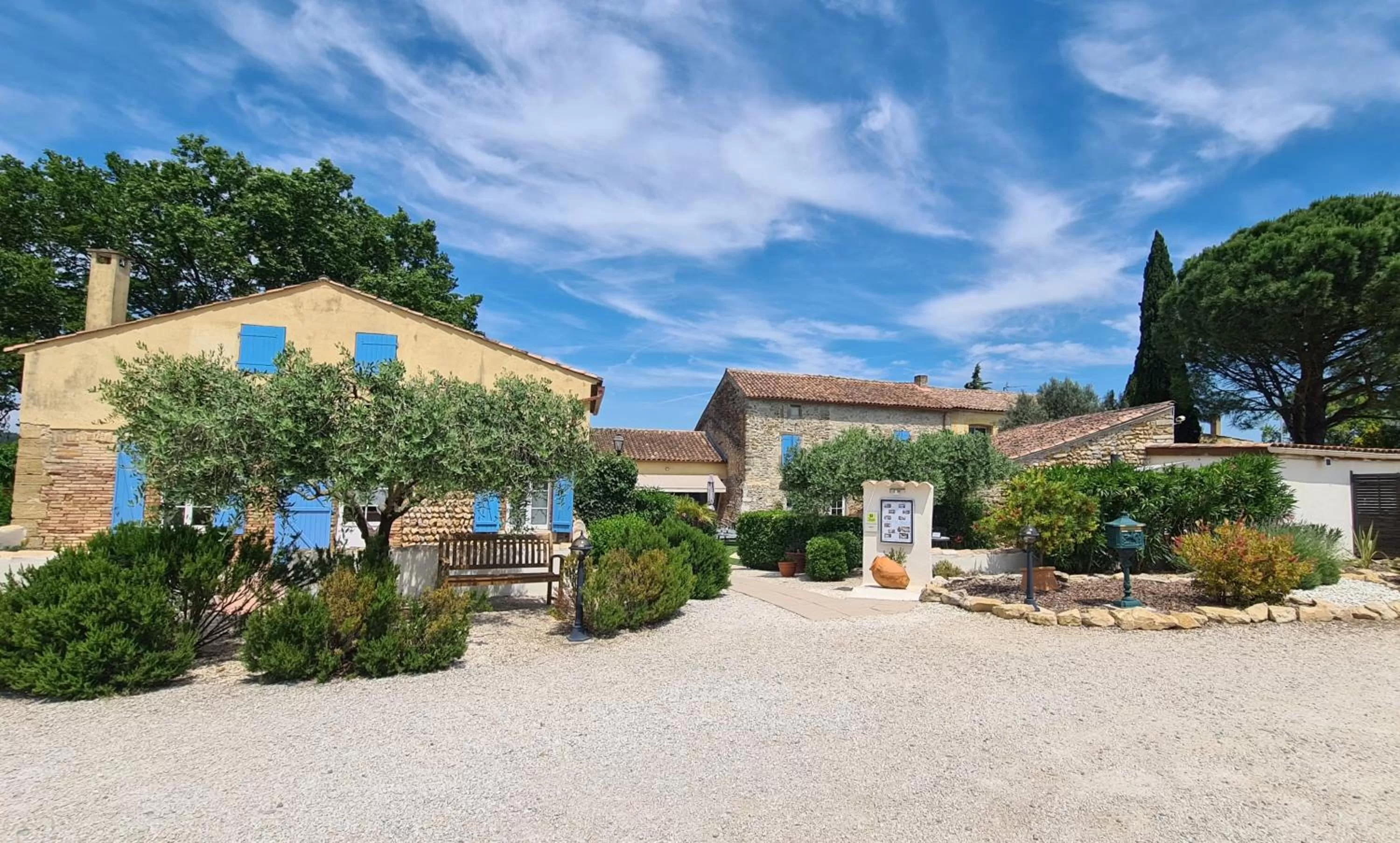 Facade/entrance in Logis Hôtel La Bastide Saint Bach