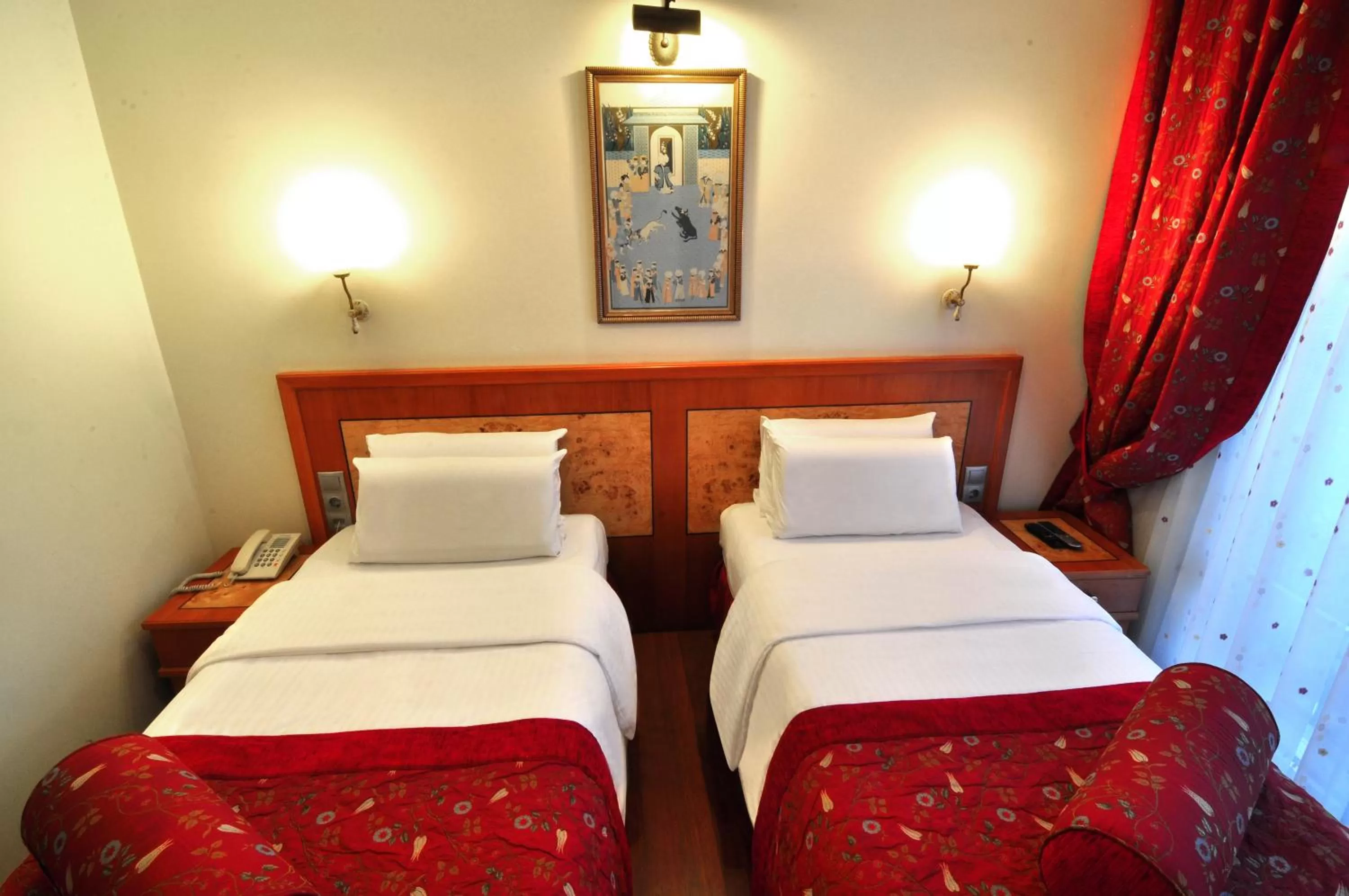 Photo of the whole room, Bed in Santa Ottoman Hotel