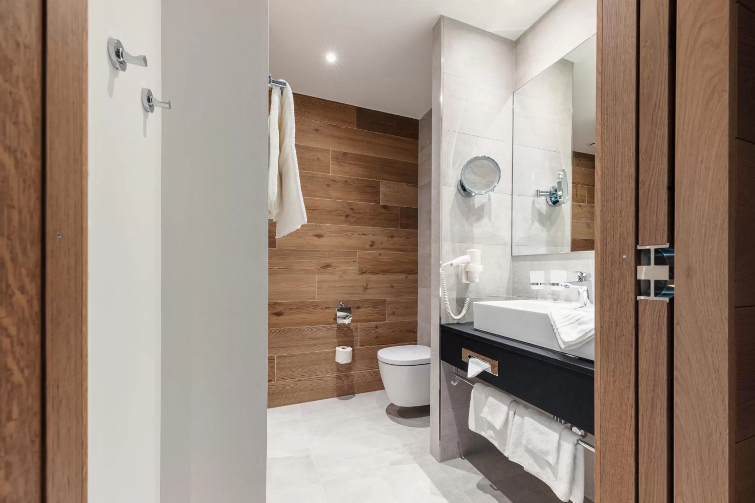 Shower in Hotel kommod