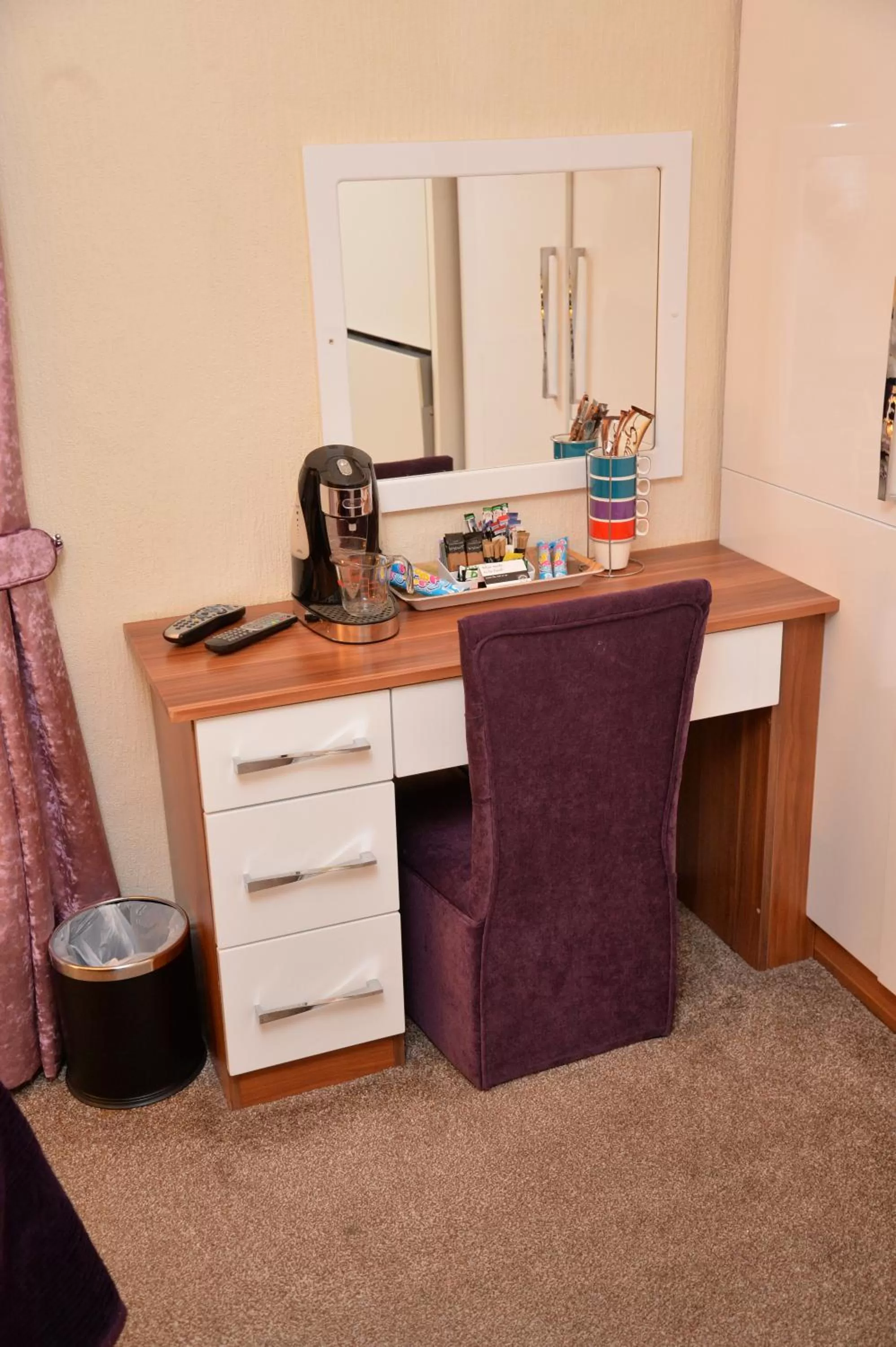 Lauriston & Lawton Court Hotel