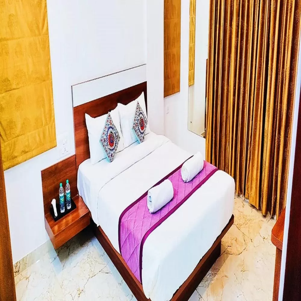 Bedroom, Bed in Keerthis Royal Suites - Hotel Near Kempegowda International Airport