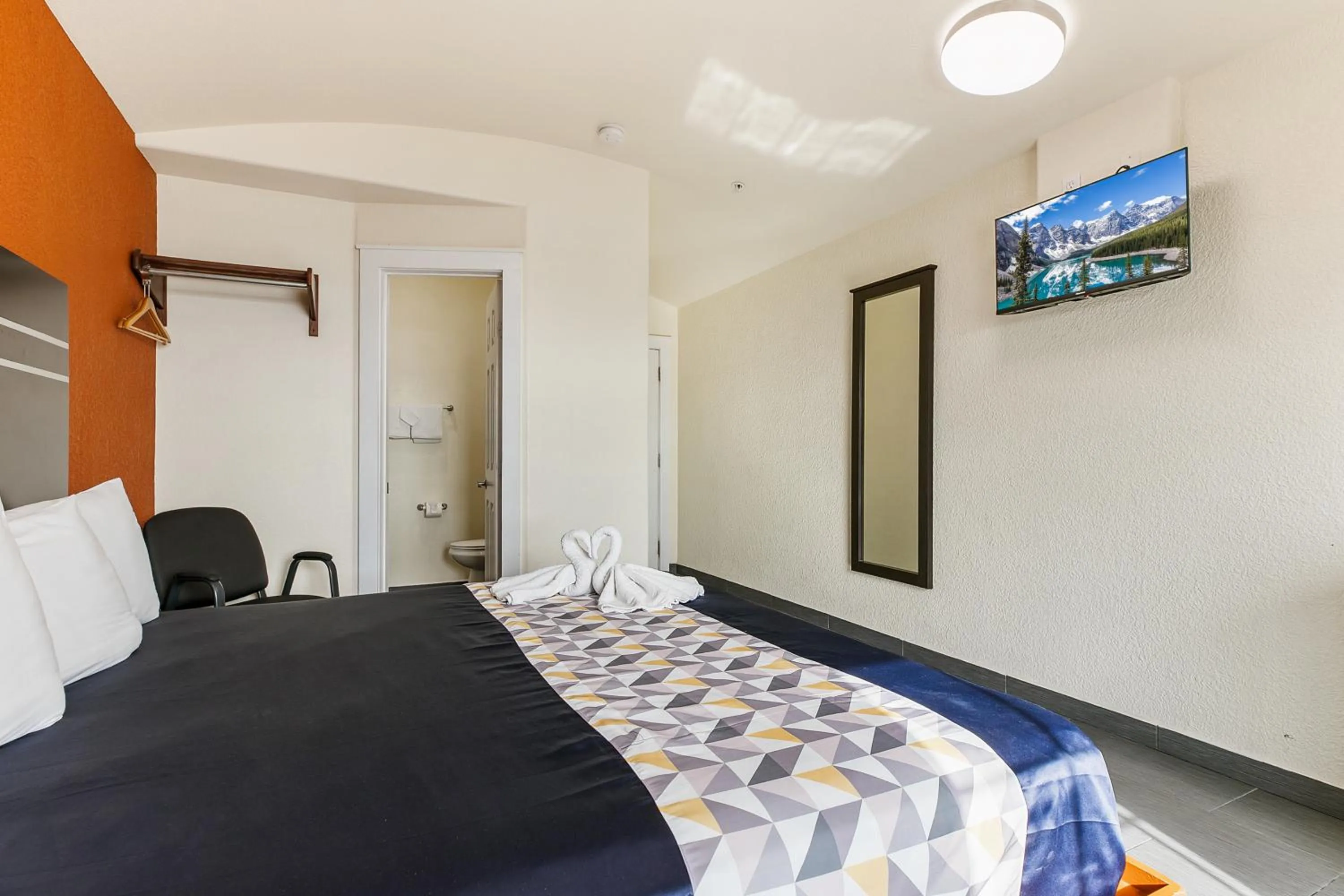 Sea view, Bed in Lighthouse Inn