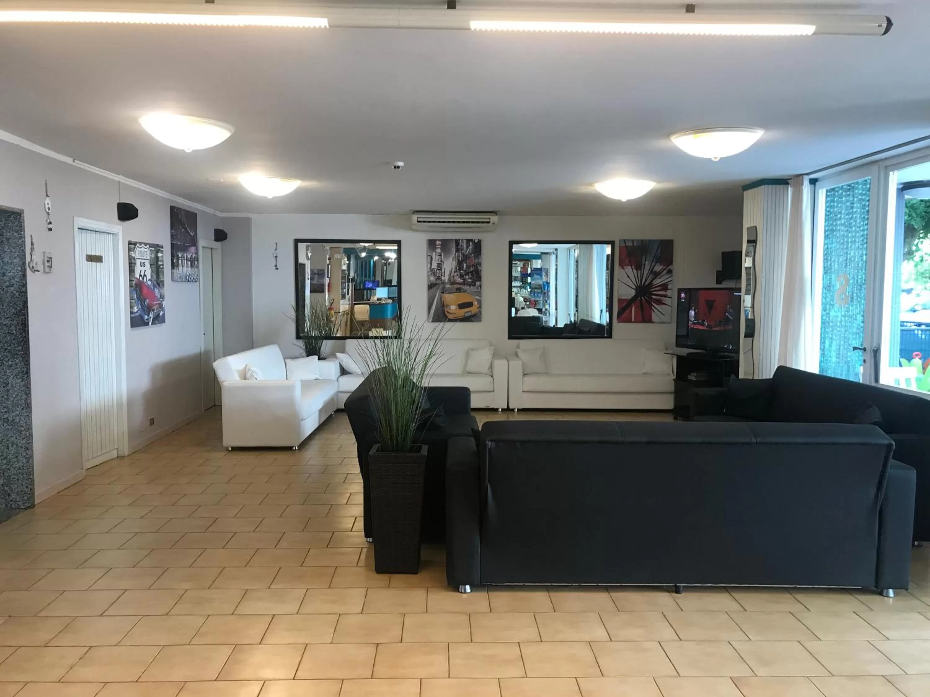 Communal lounge/ TV room in Hotel Sant'Angelo