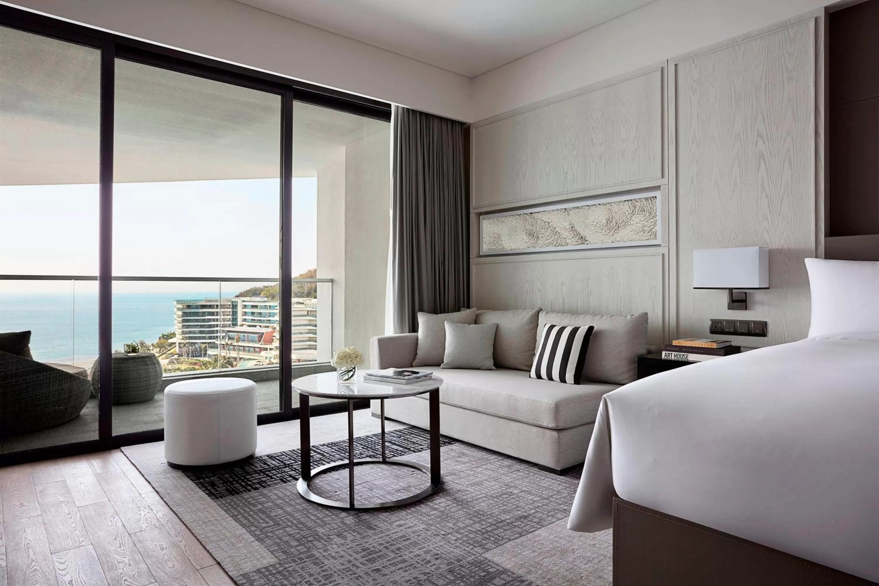 Photo of the whole room, Bed in The Shanhaitian Resort Sanya, Autograph Collection