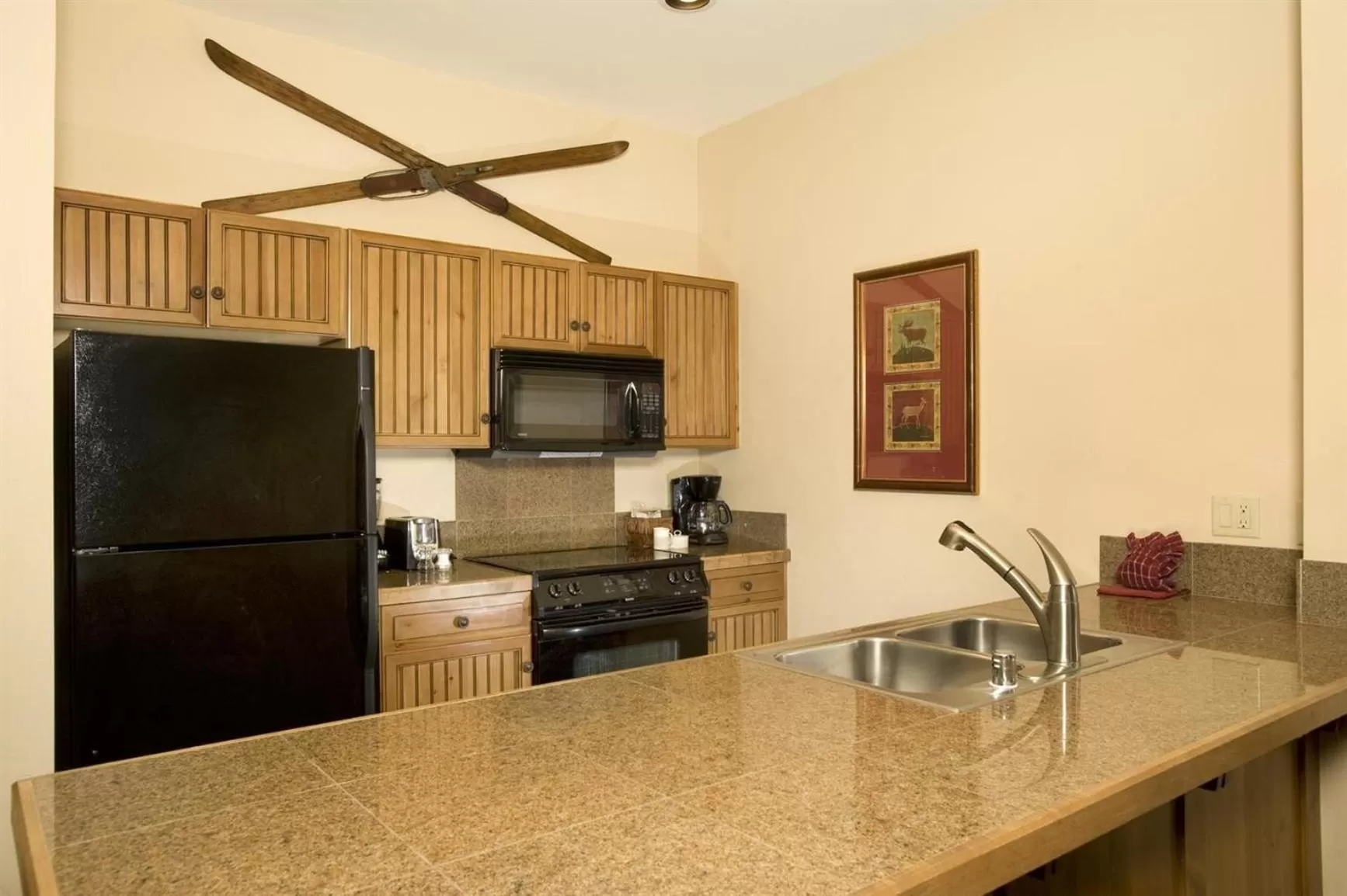 Photo of the whole room in Mountain Thunder Lodge