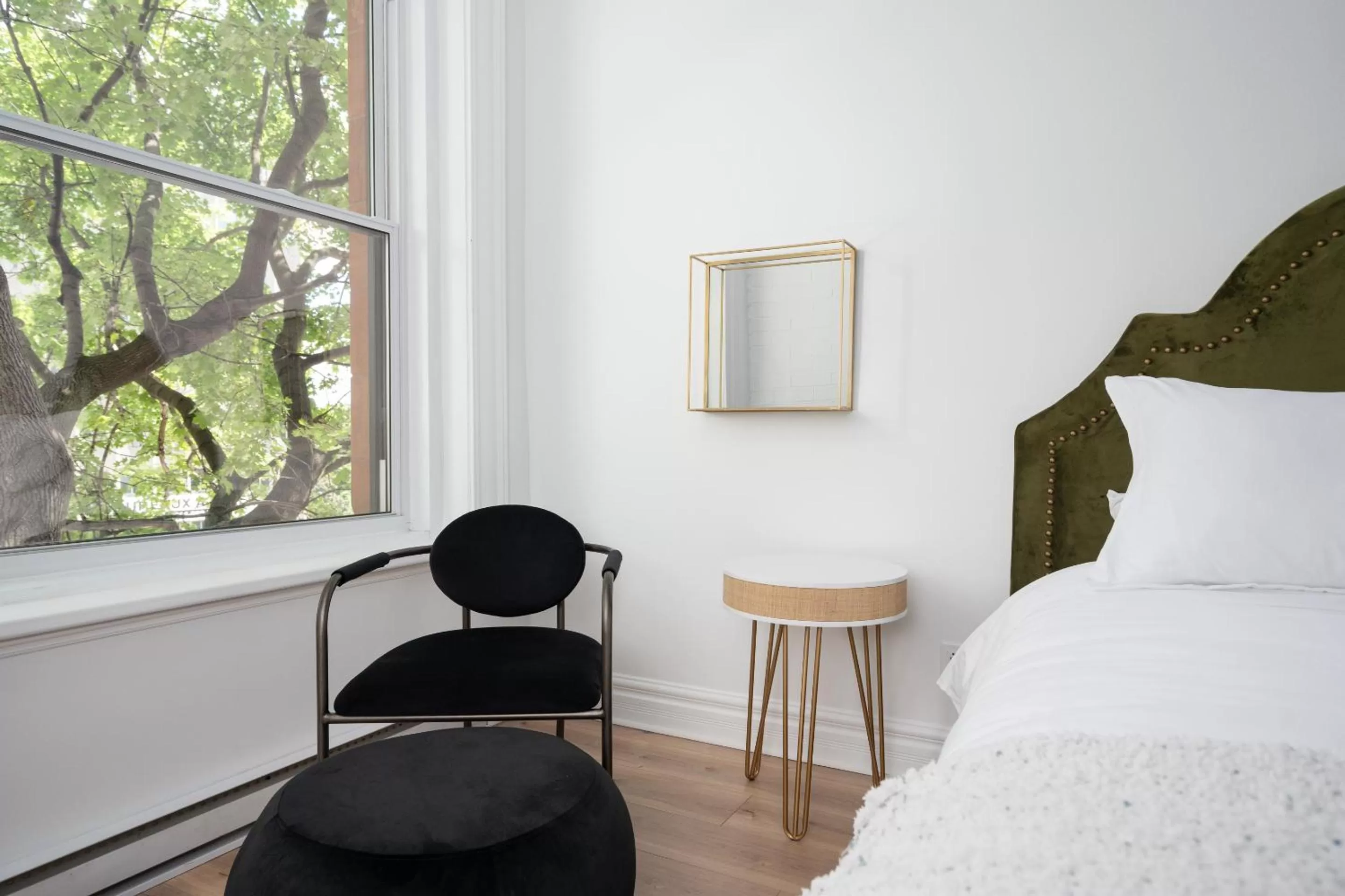 Seating Area in Le Penfield Par Nomade MTL