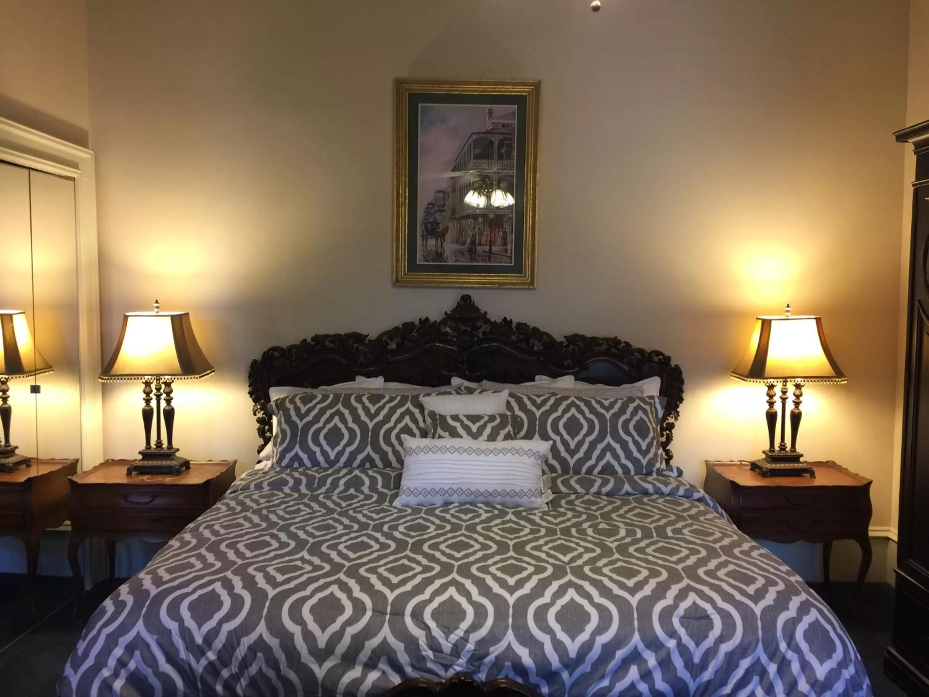 Photo of the whole room, Bed in Chateau Orleans