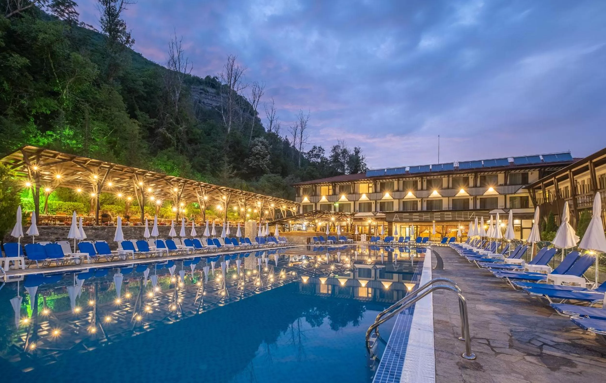 Swimming pool in Park Hotel Asenevtsi