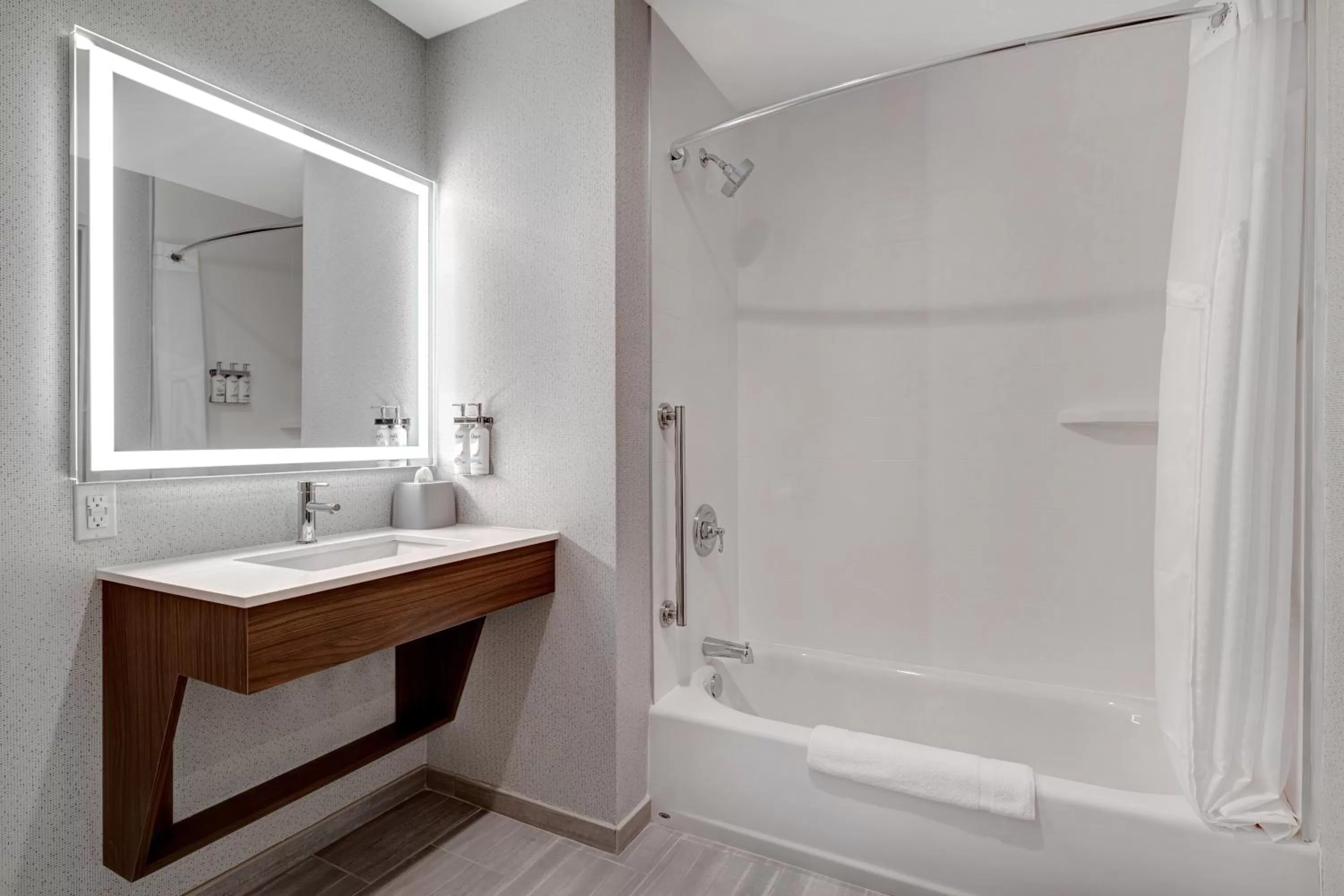 Bathroom in Holiday Inn Express & Suites - Glendale Downtown