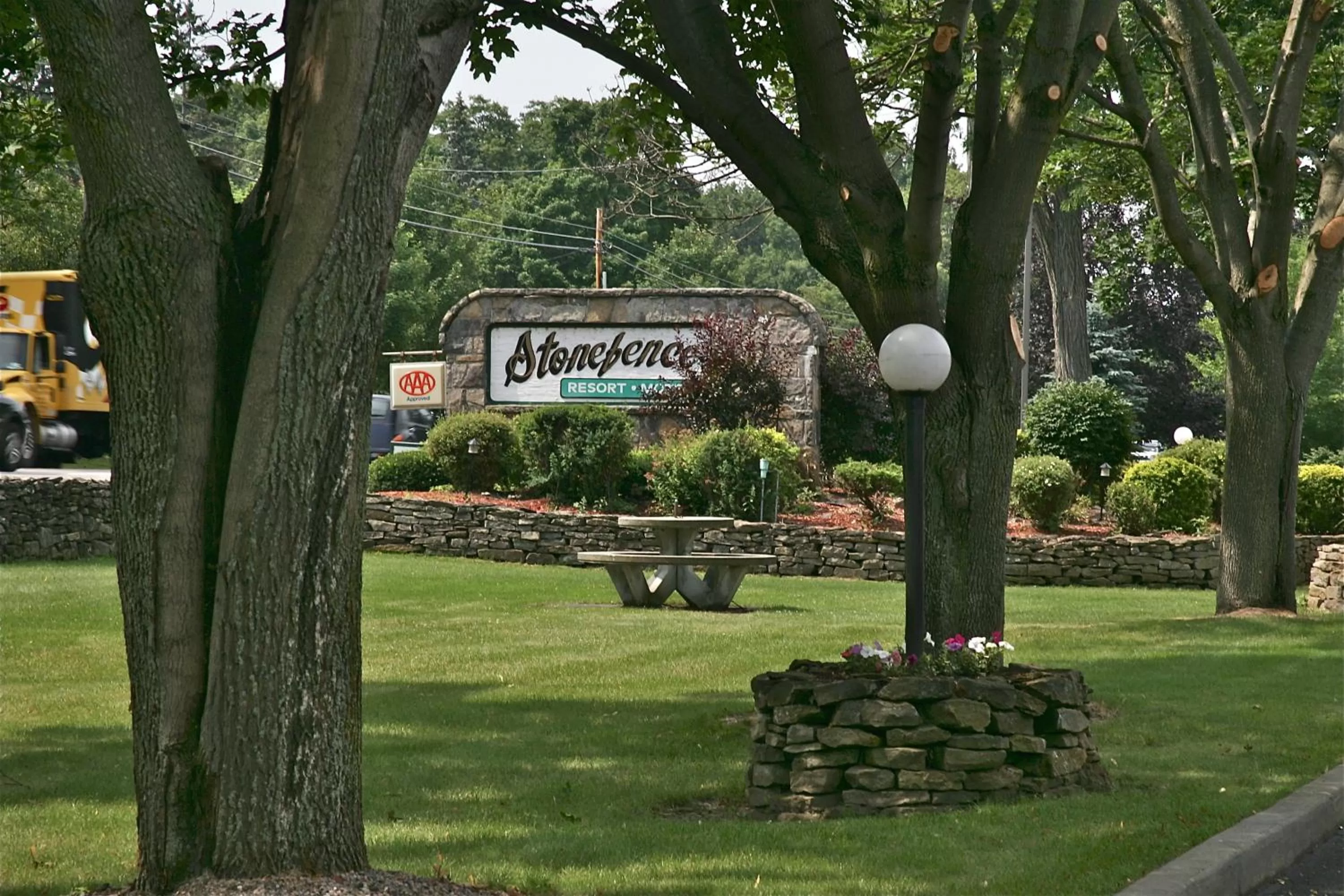 Facade/entrance in Stone Fence Resort