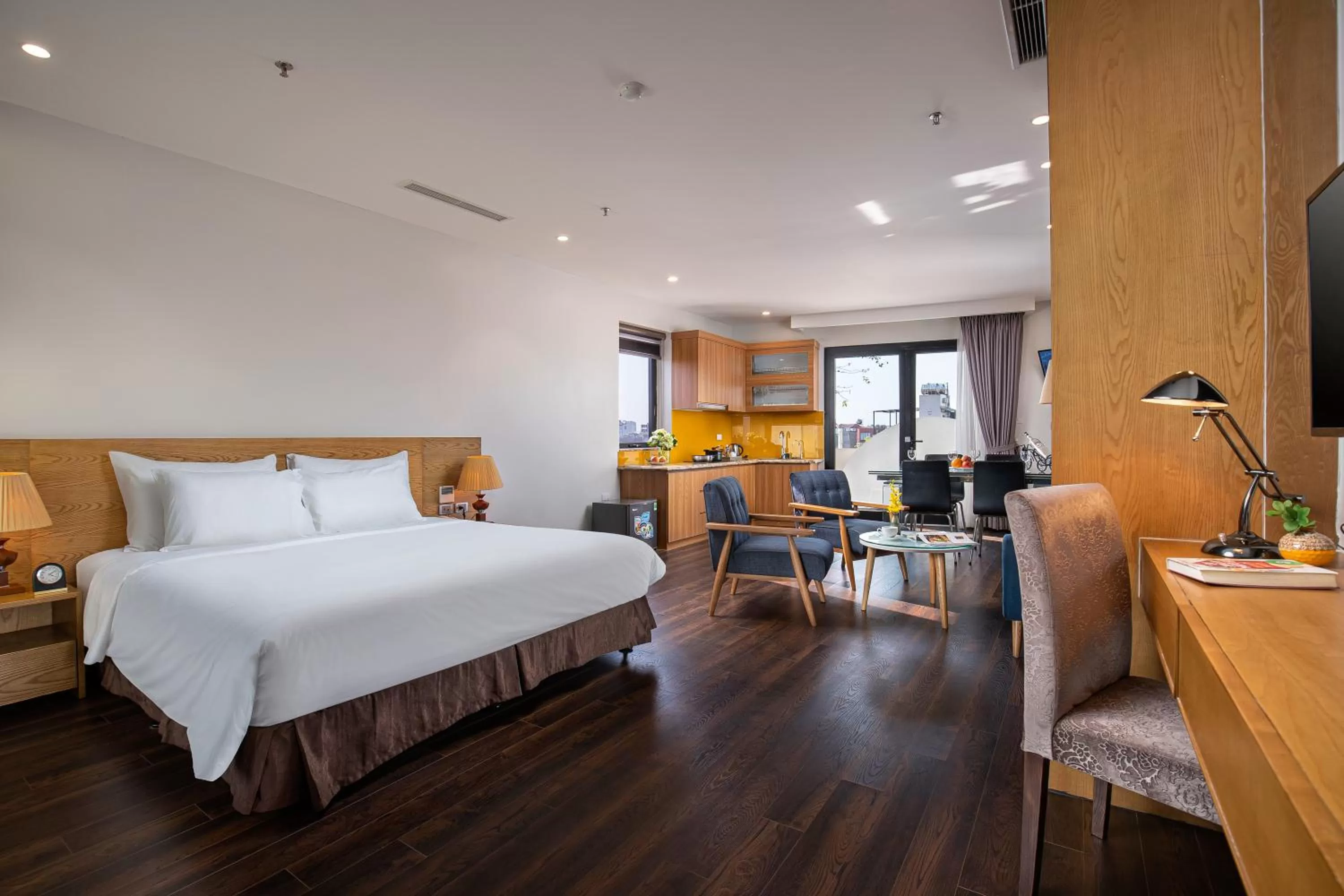Property building, Bed in Hanoi Paon Hotel & Spa
