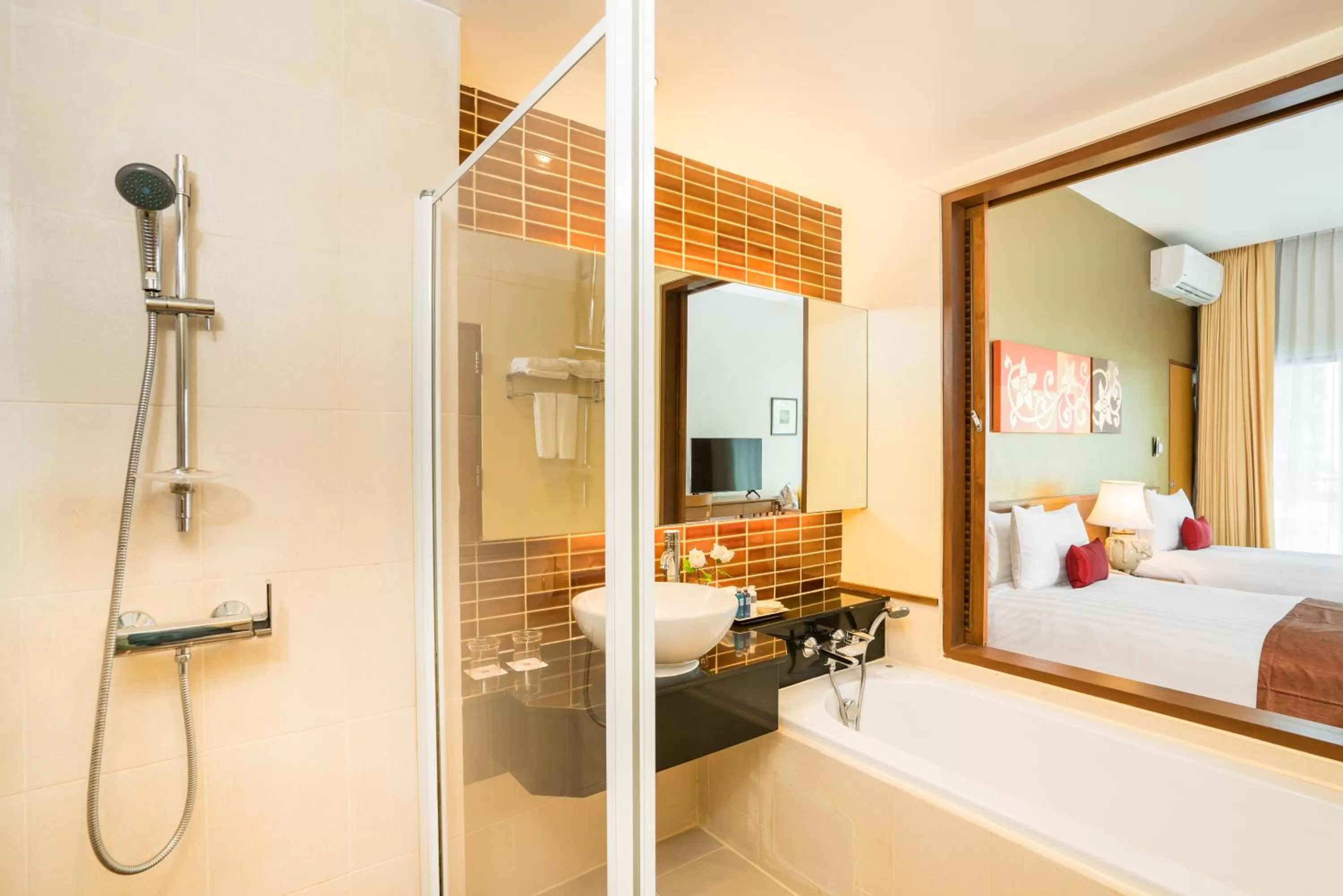 Shower, Bed in Cosy Beach Hotel - SHA Extra Plus