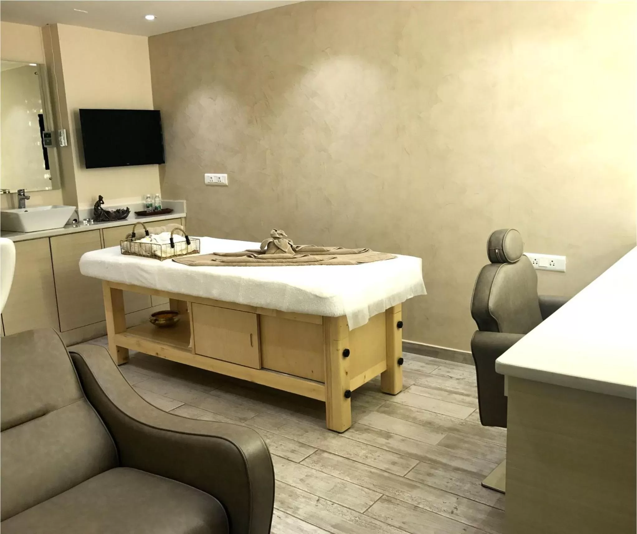 Area and facilities in Daspalla Hyderabad