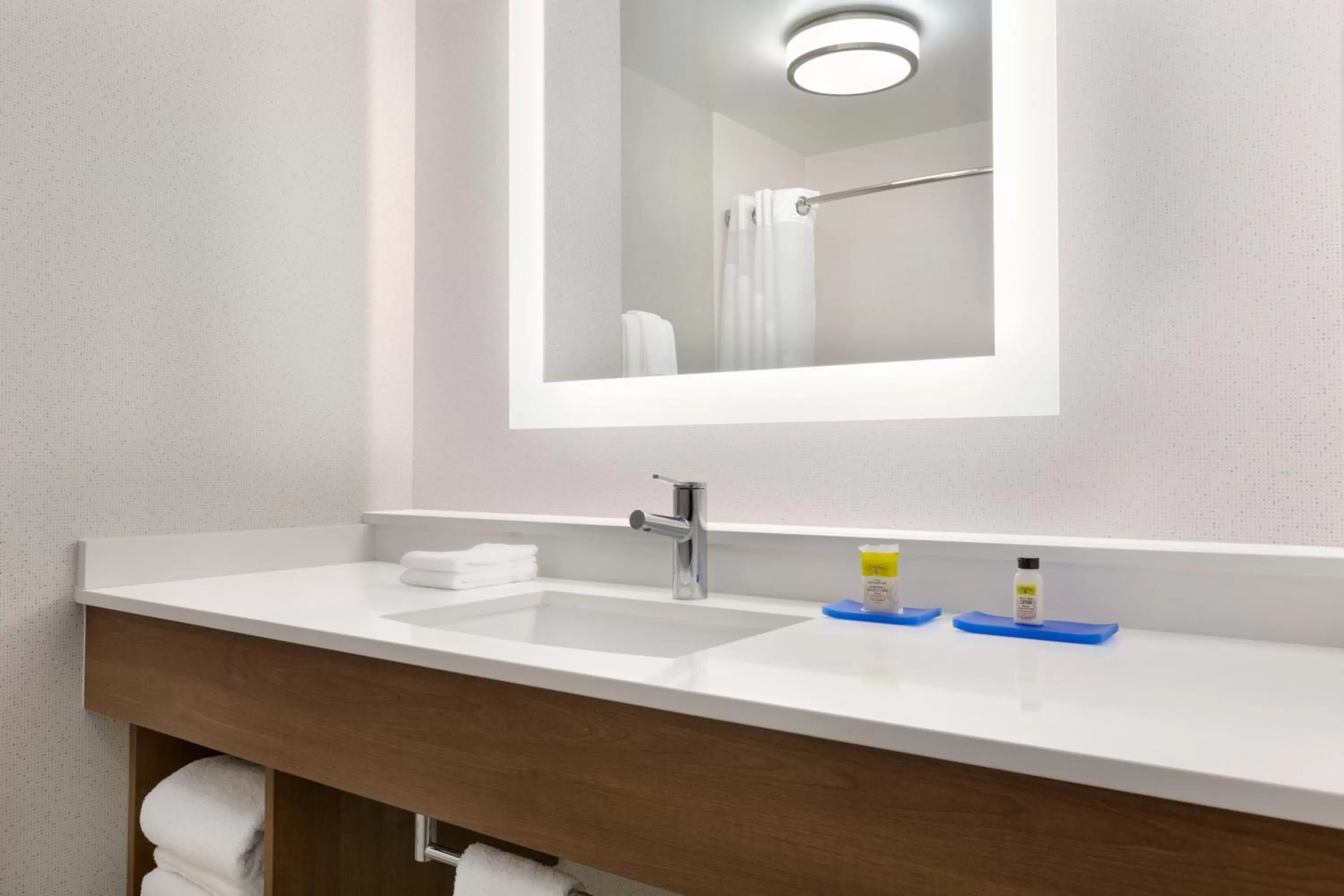 Photo of the whole room in Holiday Inn Express & Suites Merced - Yosemite Natl Pk Area by IHG