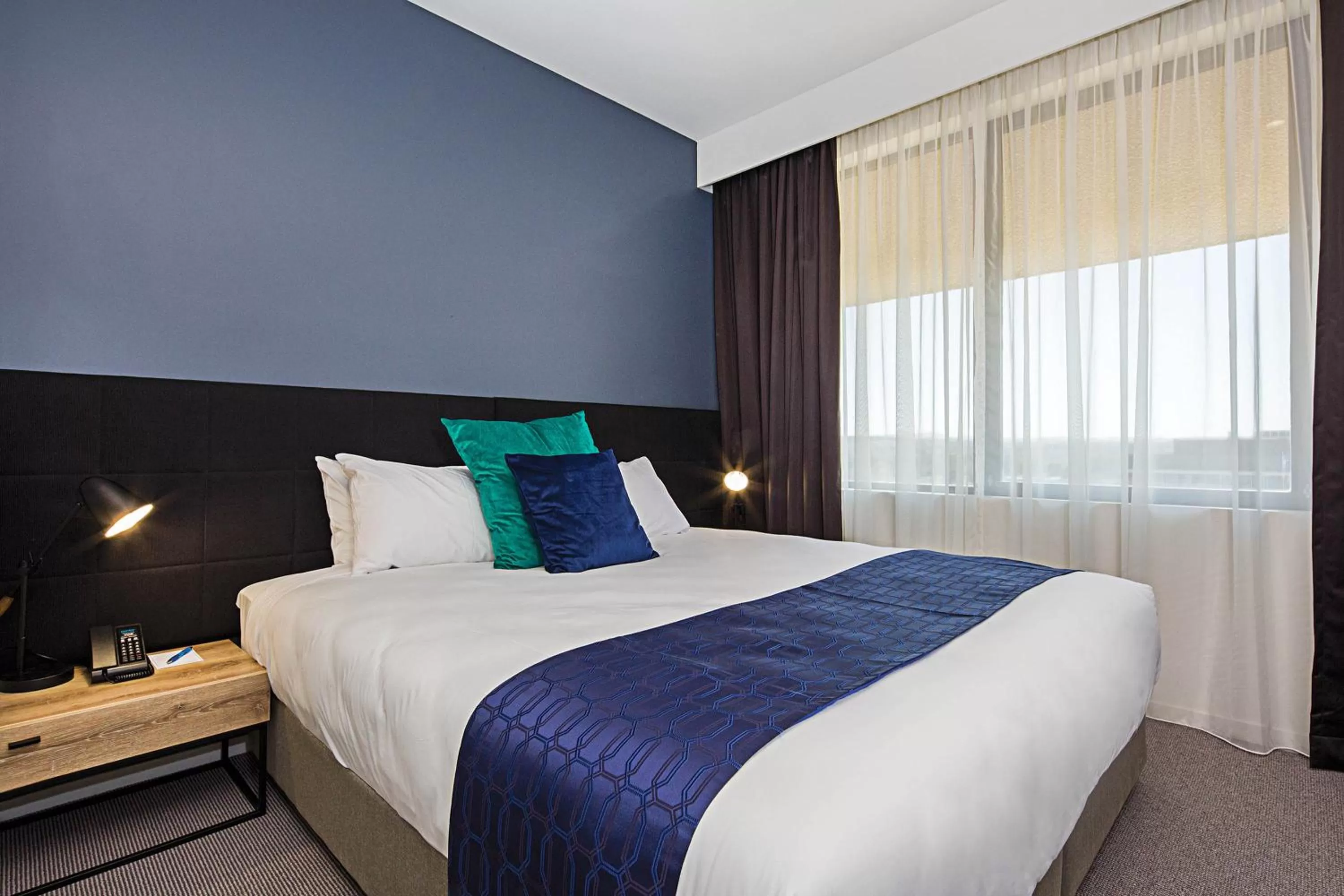 Bedroom, Bed in Mantra MacArthur Hotel