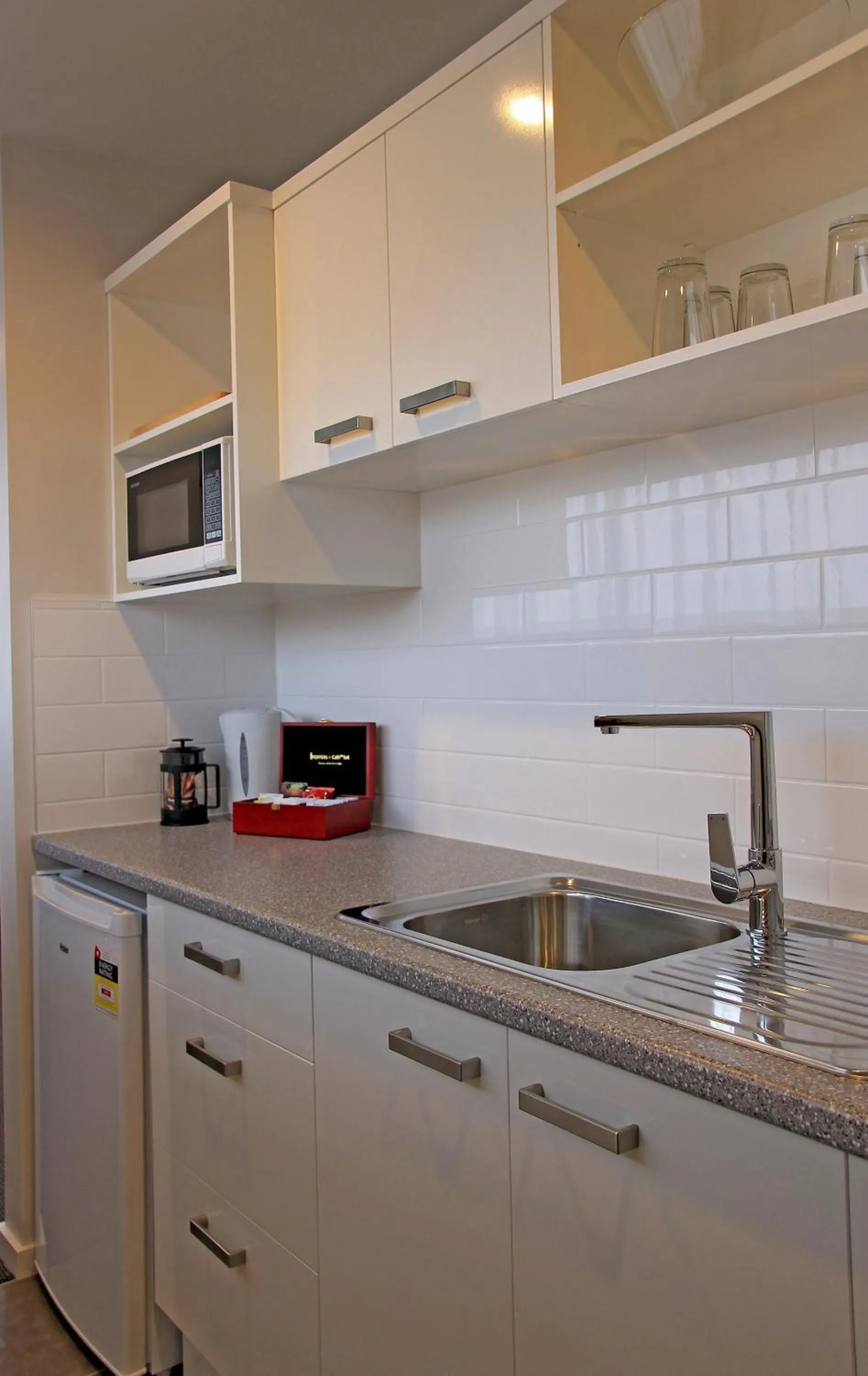 Coffee/tea facilities in Acacia Lake View Motel