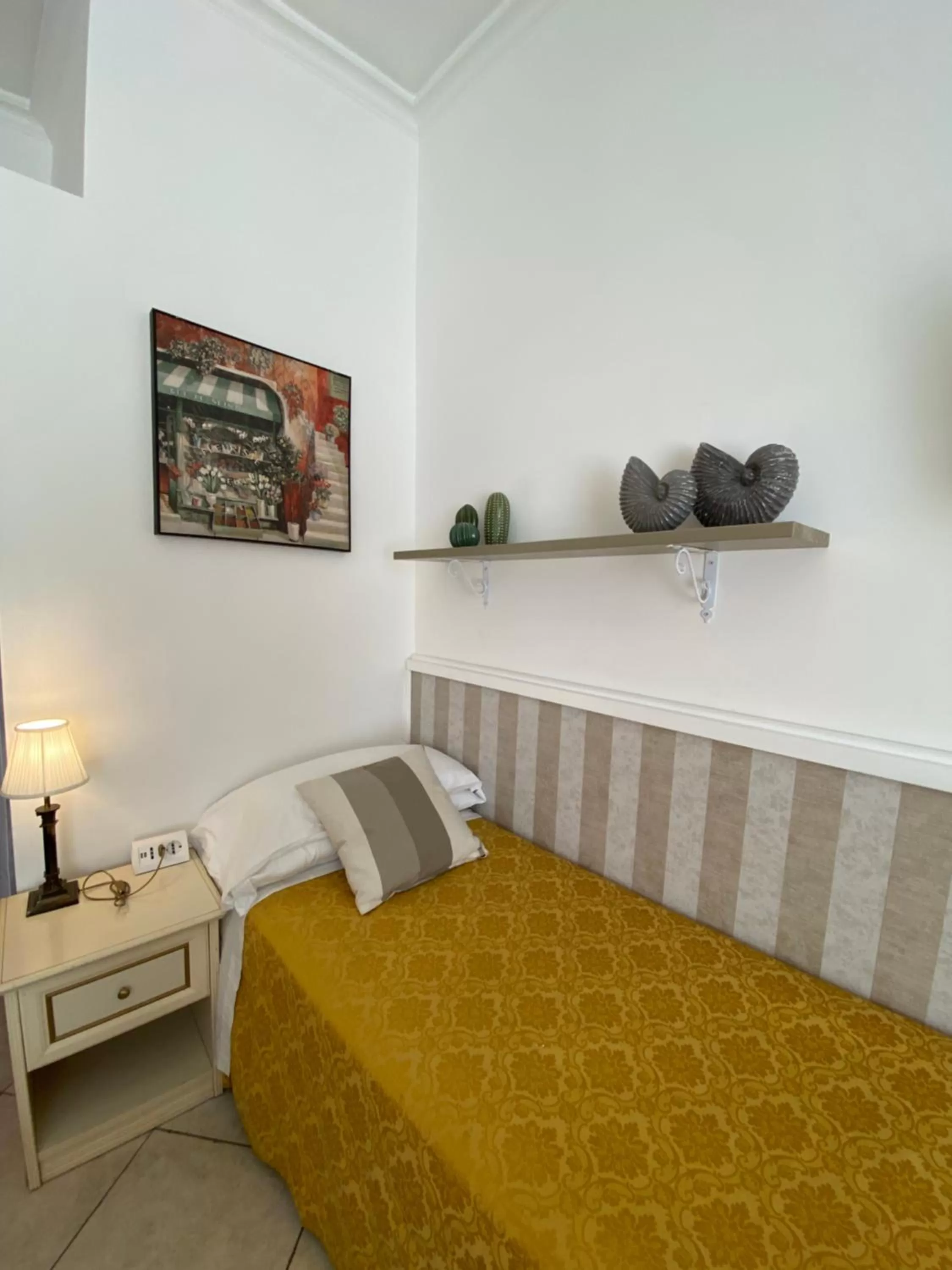 Bed in Hotel Europeo Napoli