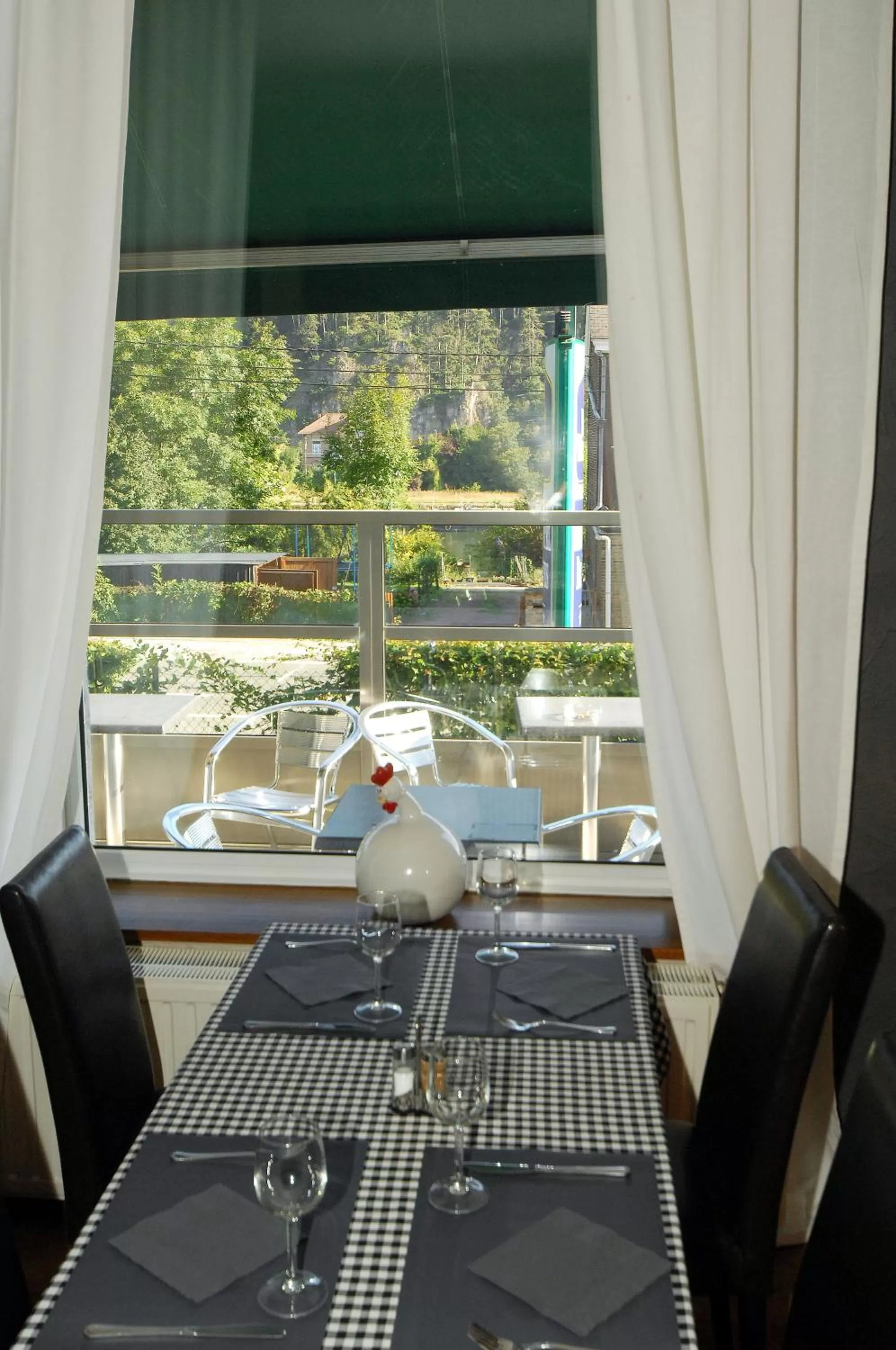 Restaurant/places to eat in New Hotel de Lives