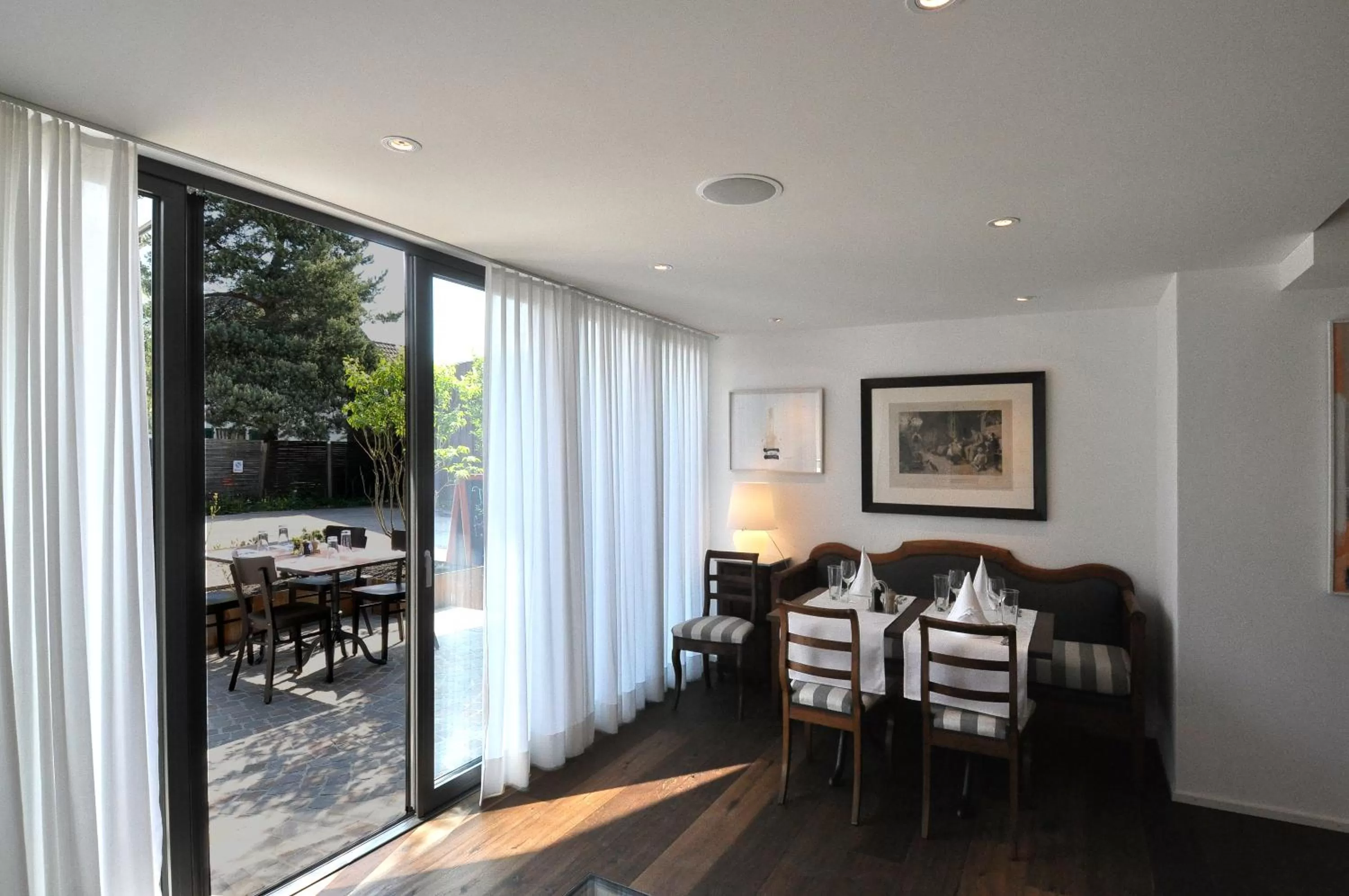 Restaurant/places to eat in Röschenzerhof