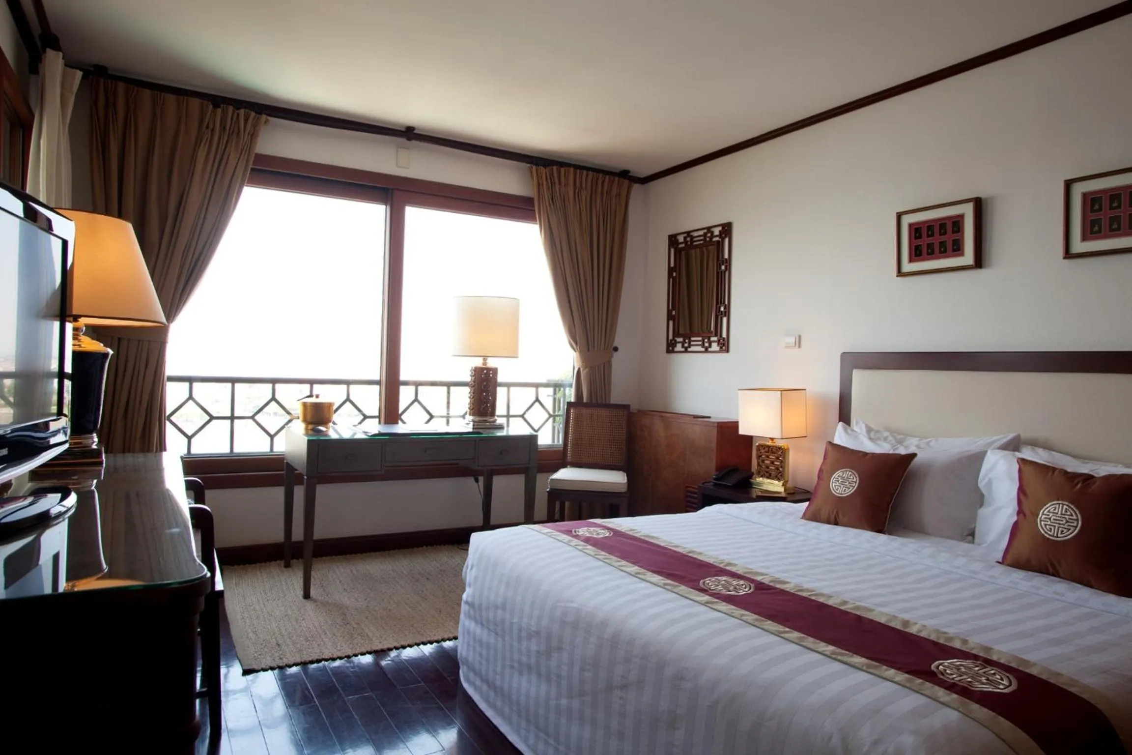 Bed in Saigon Domaine Luxury Residences