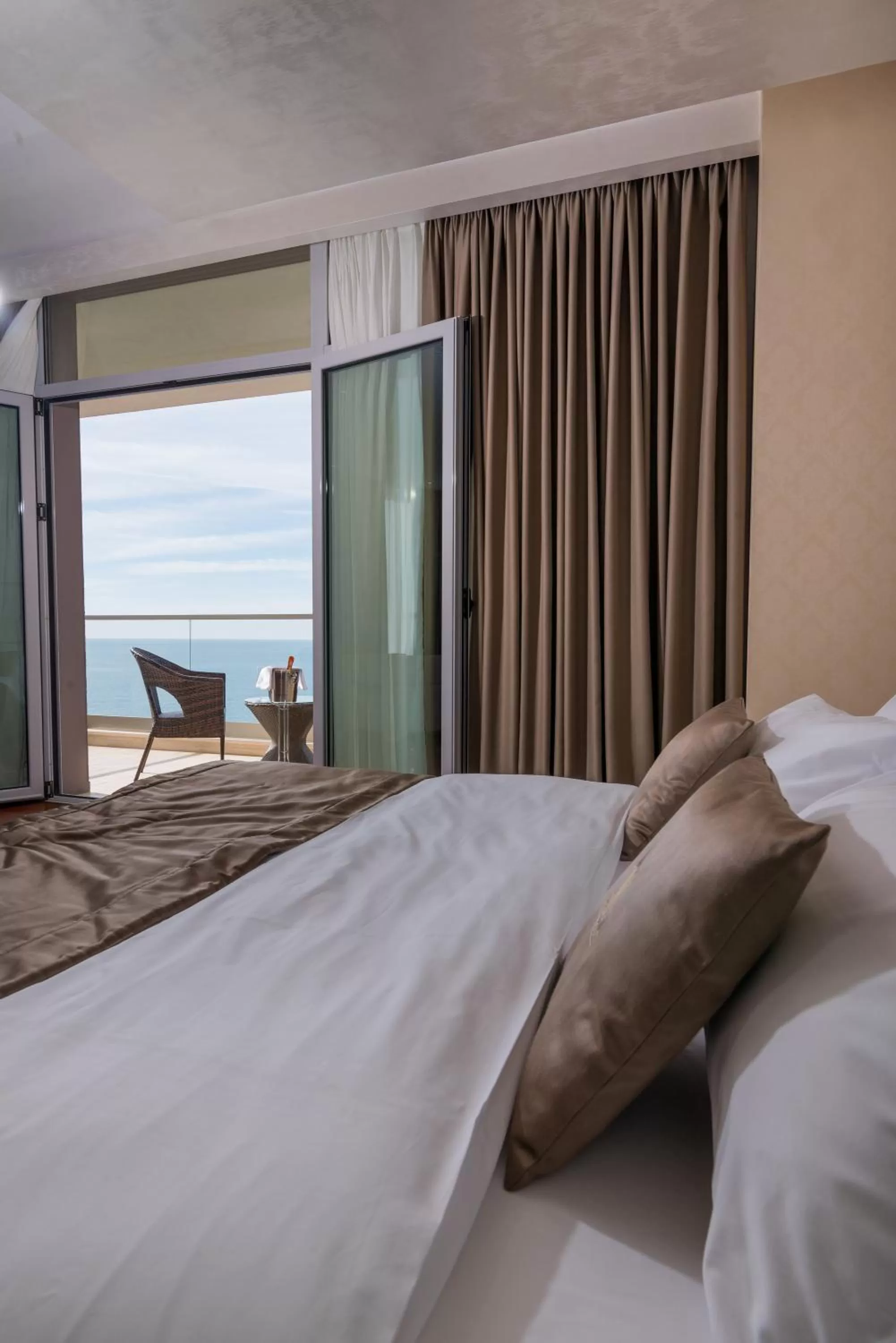 Bed in Deluxe & Executive SPA by Rafaelo