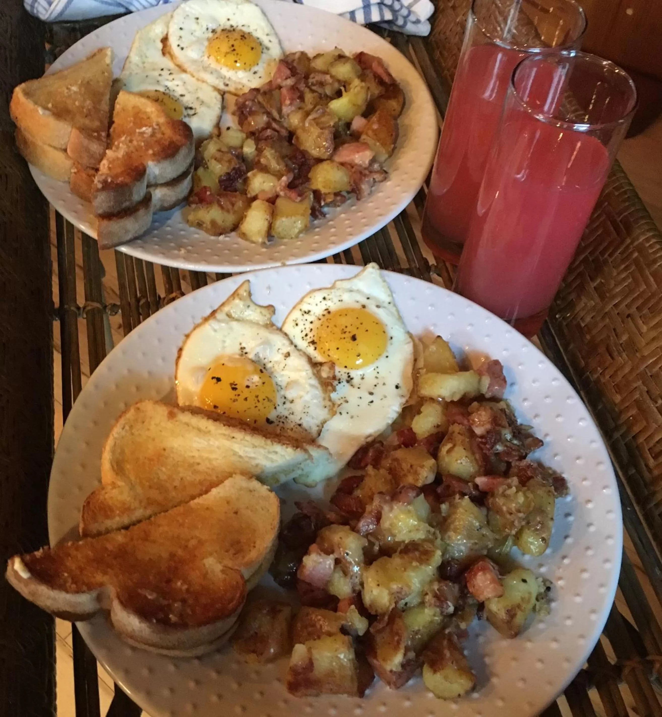 Breakfast in A Suite Retreat - Beyond Bed & Breakfast