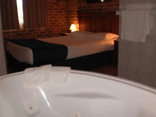 Spa and wellness centre/facilities, Bed in Lake Haven Motor Inn