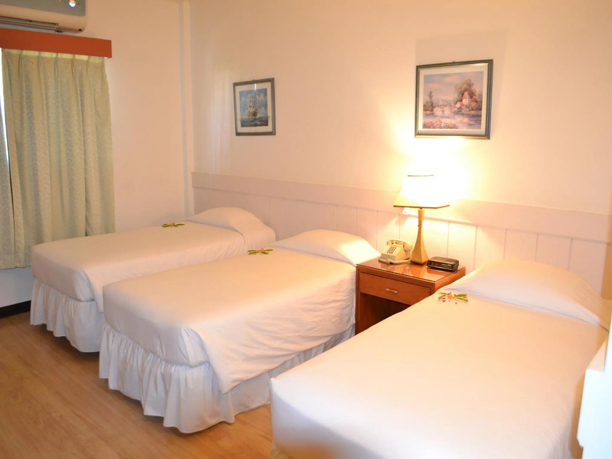 Bedroom, Bed in West Plaza Downtown