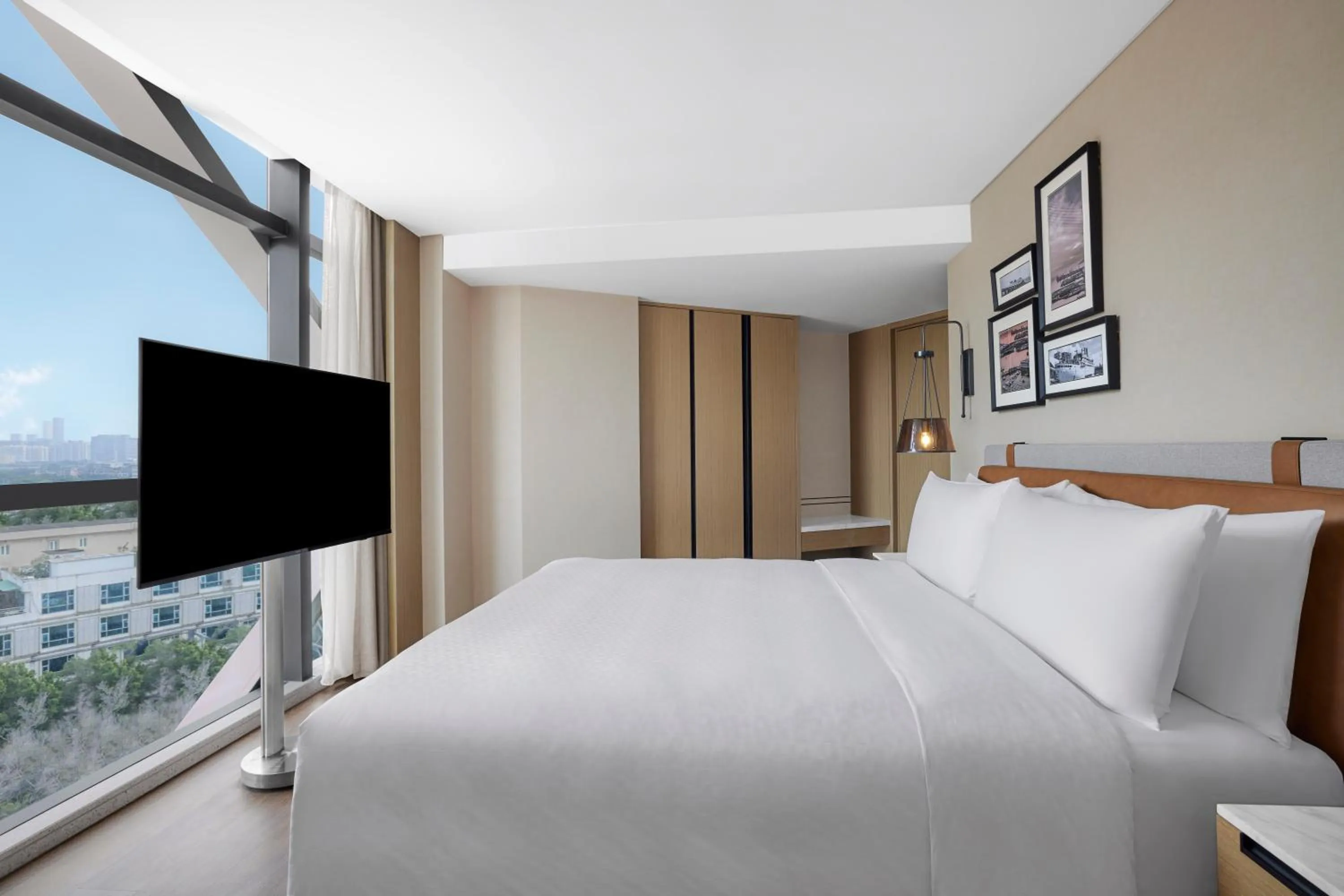 Bed in Four Points by Sheraton Shenzhen Bao'an
