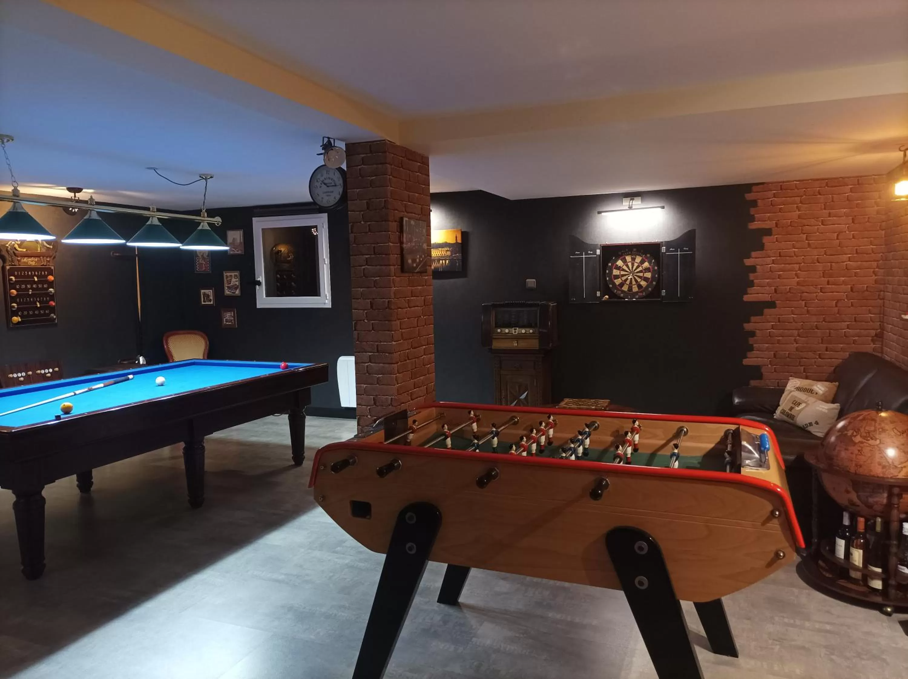 Billiards in Chambre d'hôte avec Hammam et salle de jeux