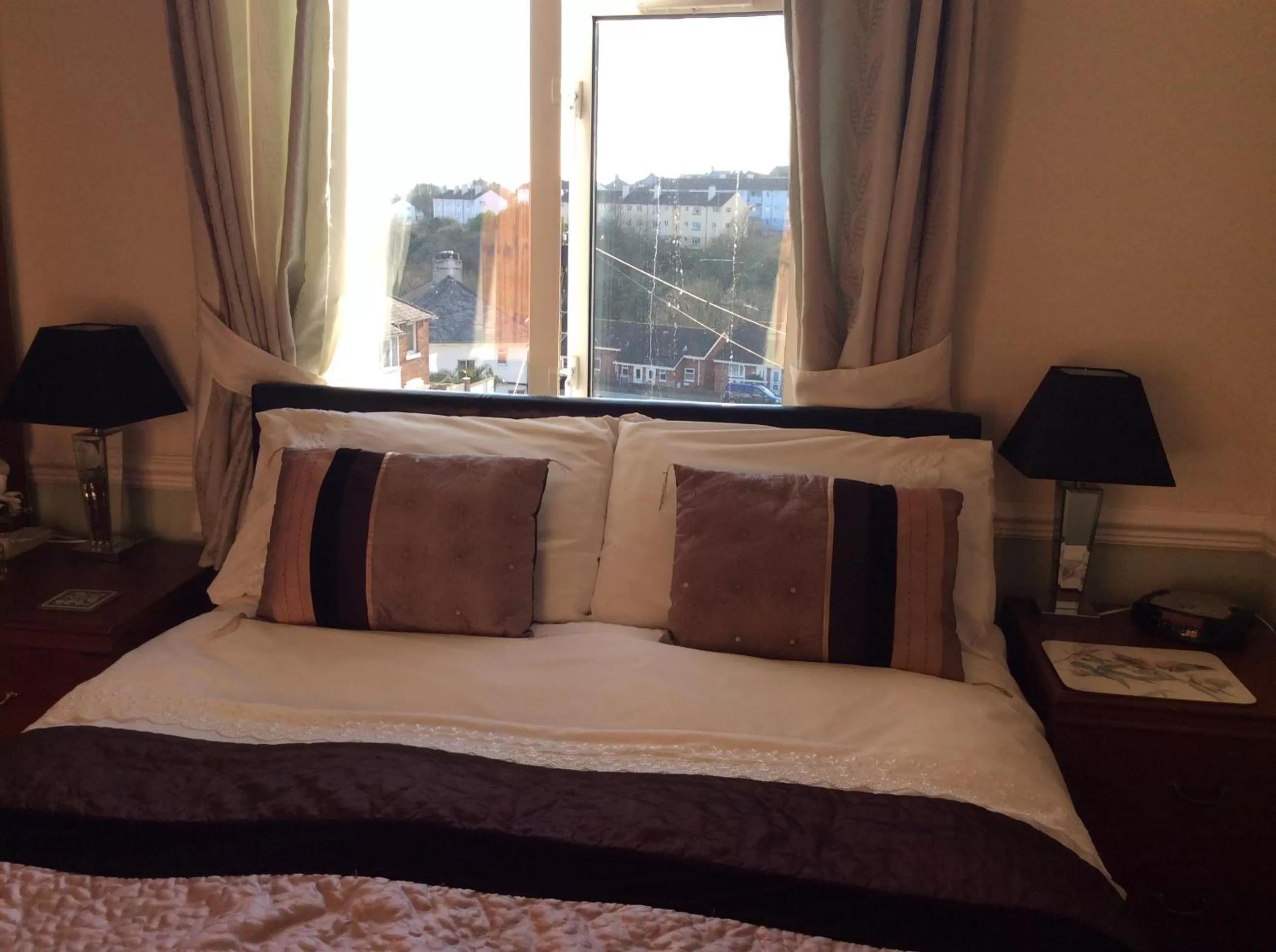 Bed in Alma Lodge Guest House