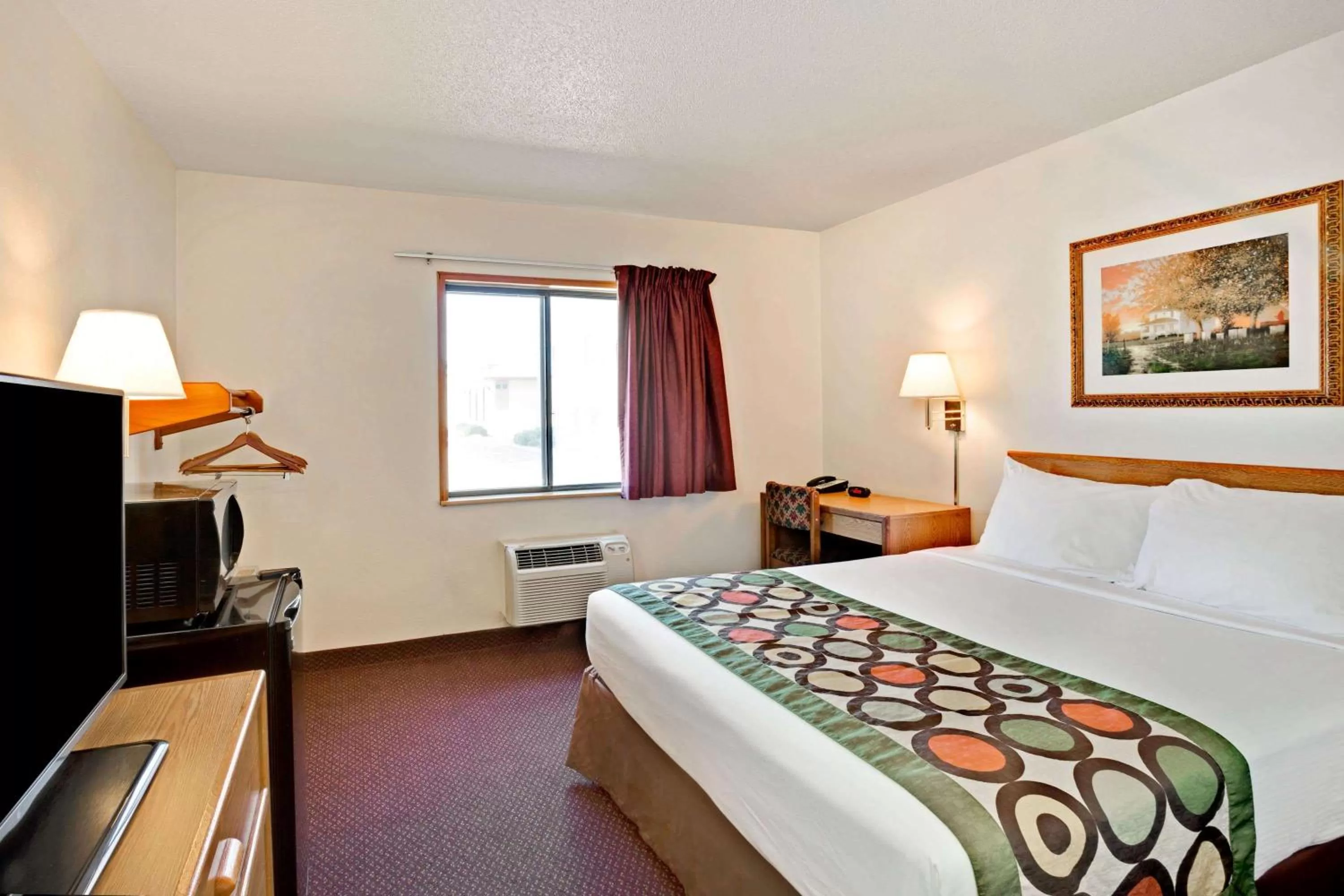 Photo of the whole room, Bed in Super 8 by Wyndham Aberdeen East