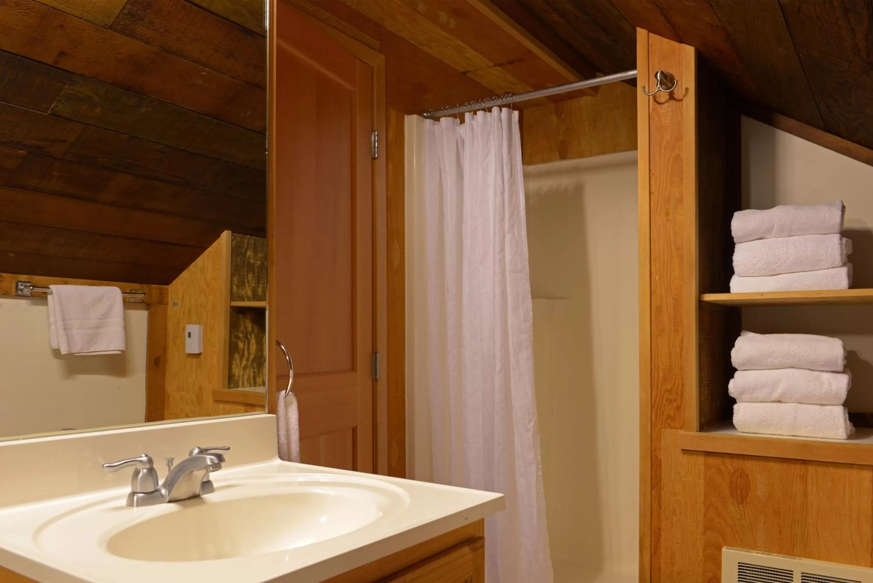 Shower in Lake Quinault Lodge