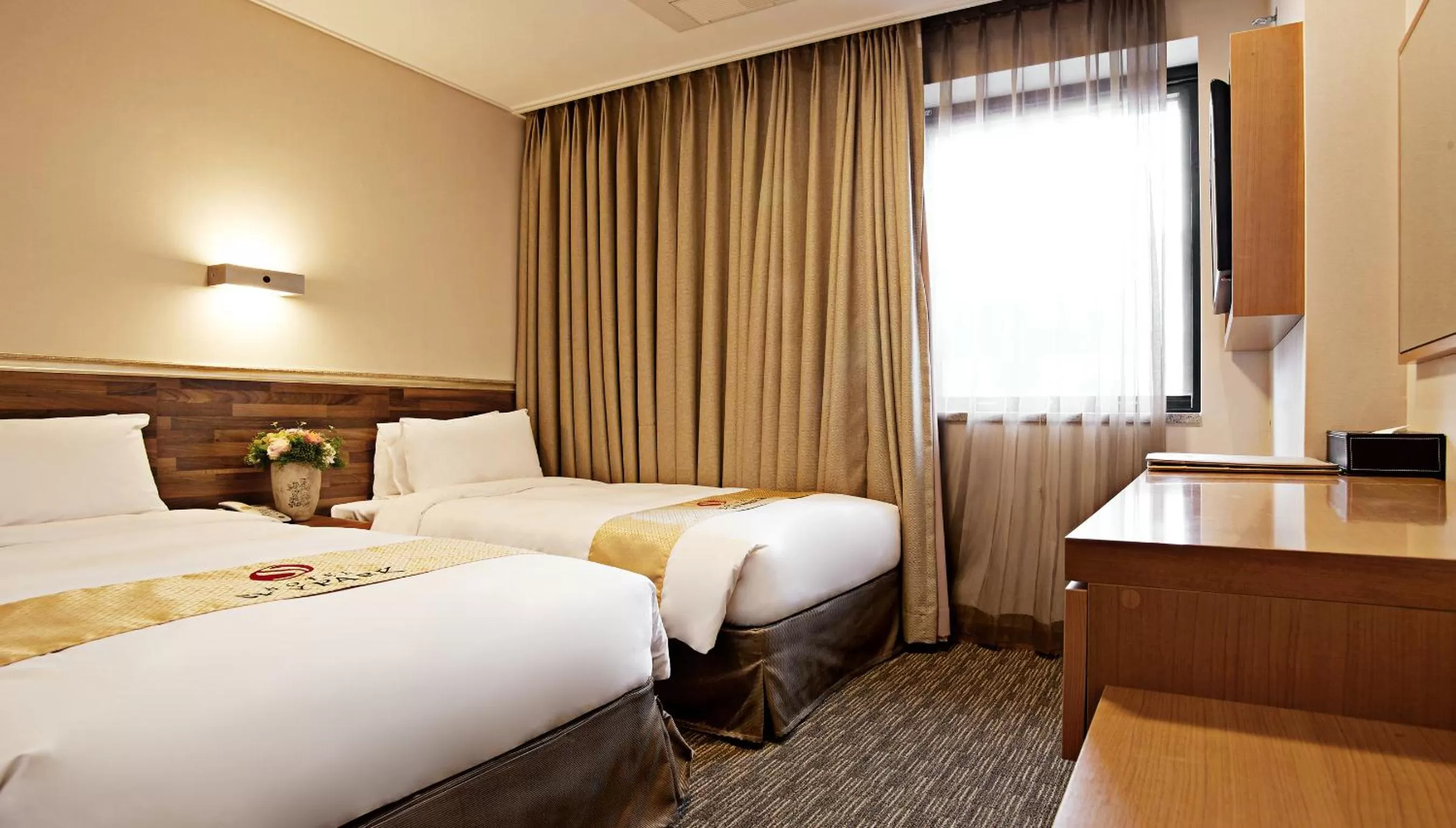 Bed in Hotel Skypark Myeongdong 1