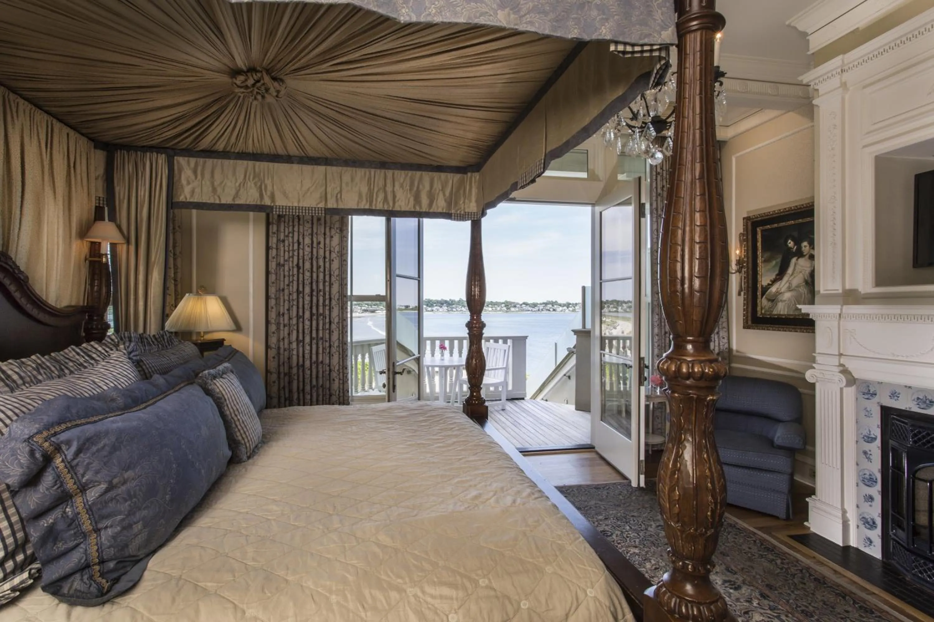 Day, Bed in The Chanler at Cliff Walk