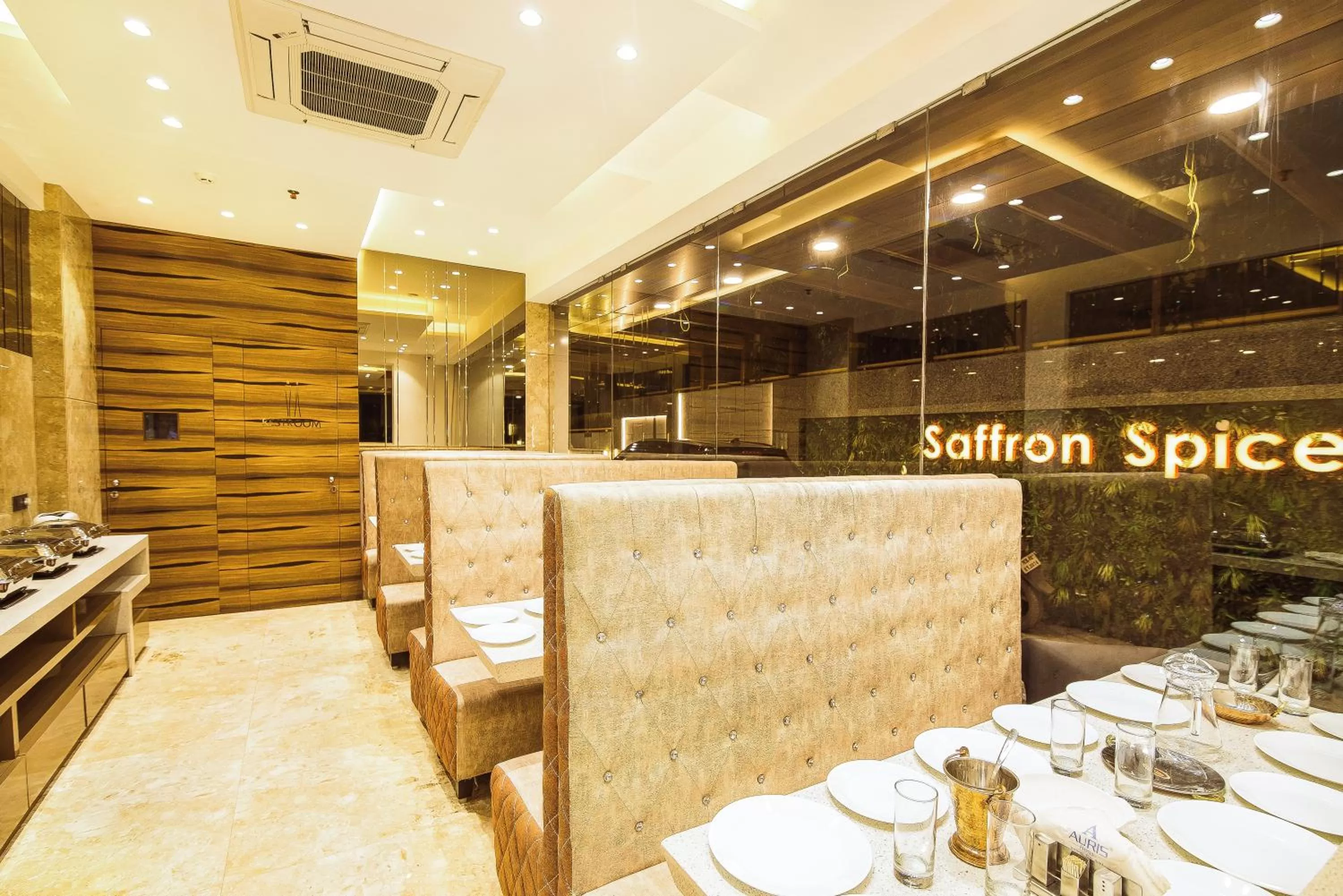Restaurant/places to eat in Hotel Auris & Banquets, Mumbai International Airport
