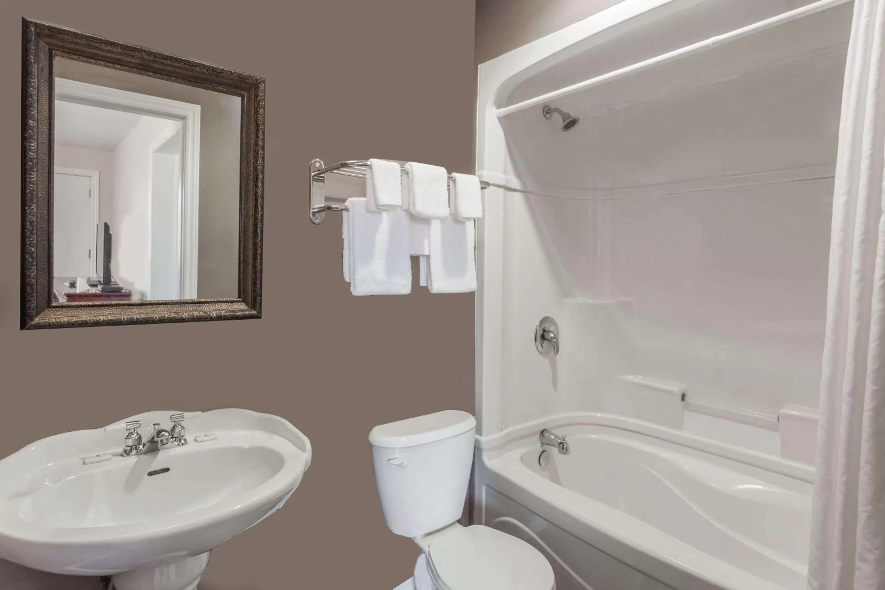 Bathroom in Super 8 by Wyndham Kirkland Lake