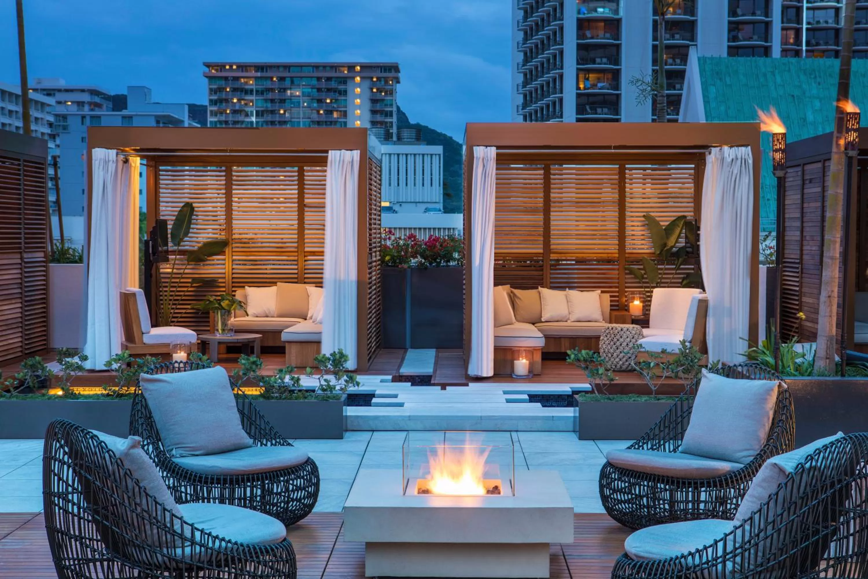 Restaurant/places to eat in 'Alohilani Resort Waikiki Beach