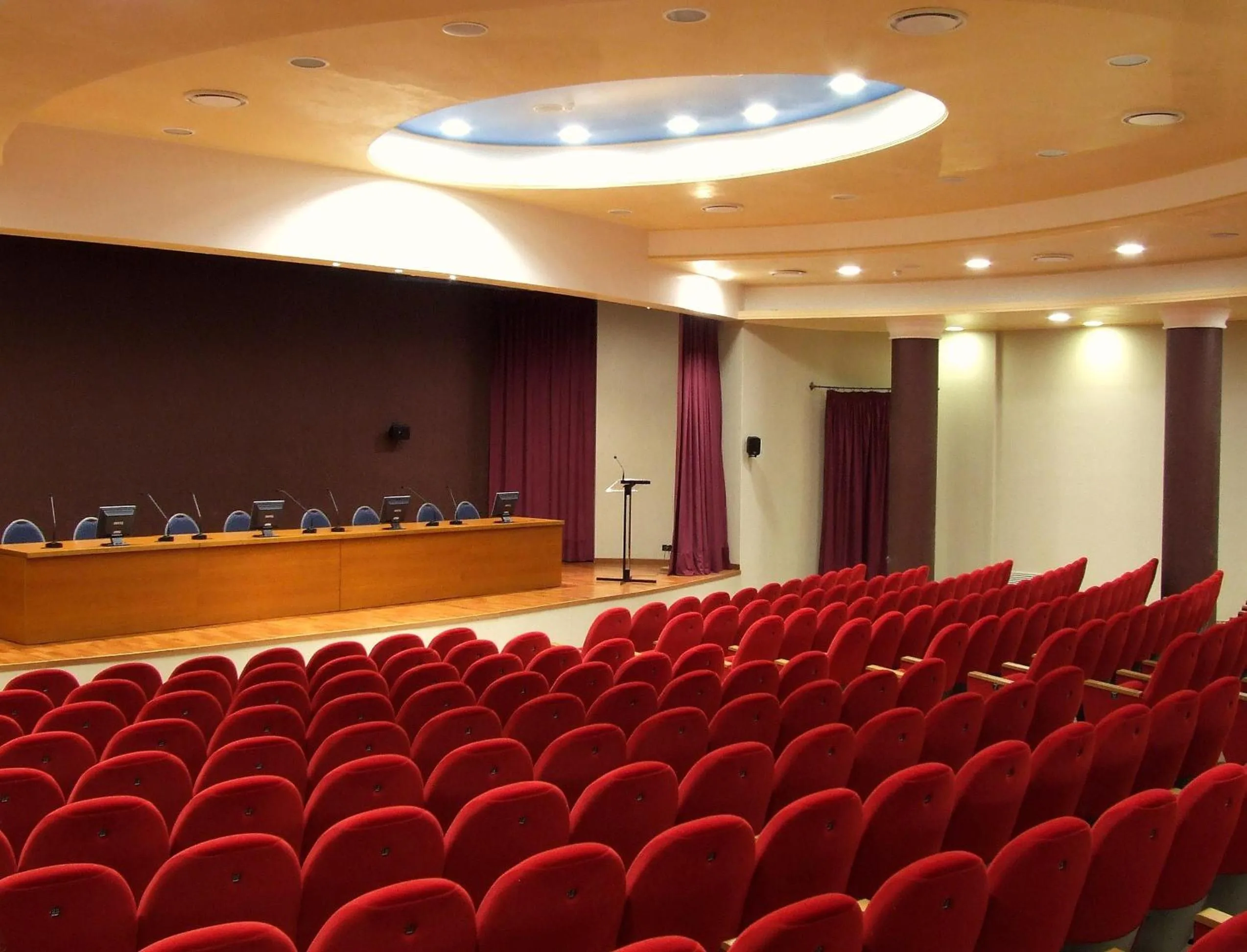 Business facilities in Albergo Casa Del Pellegrino