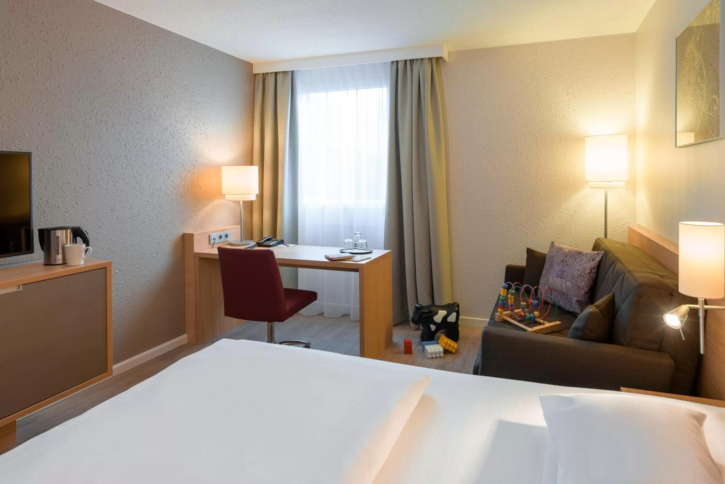 Photo of the whole room, Bed in Fürther Hotel Mercure Nürnberg West