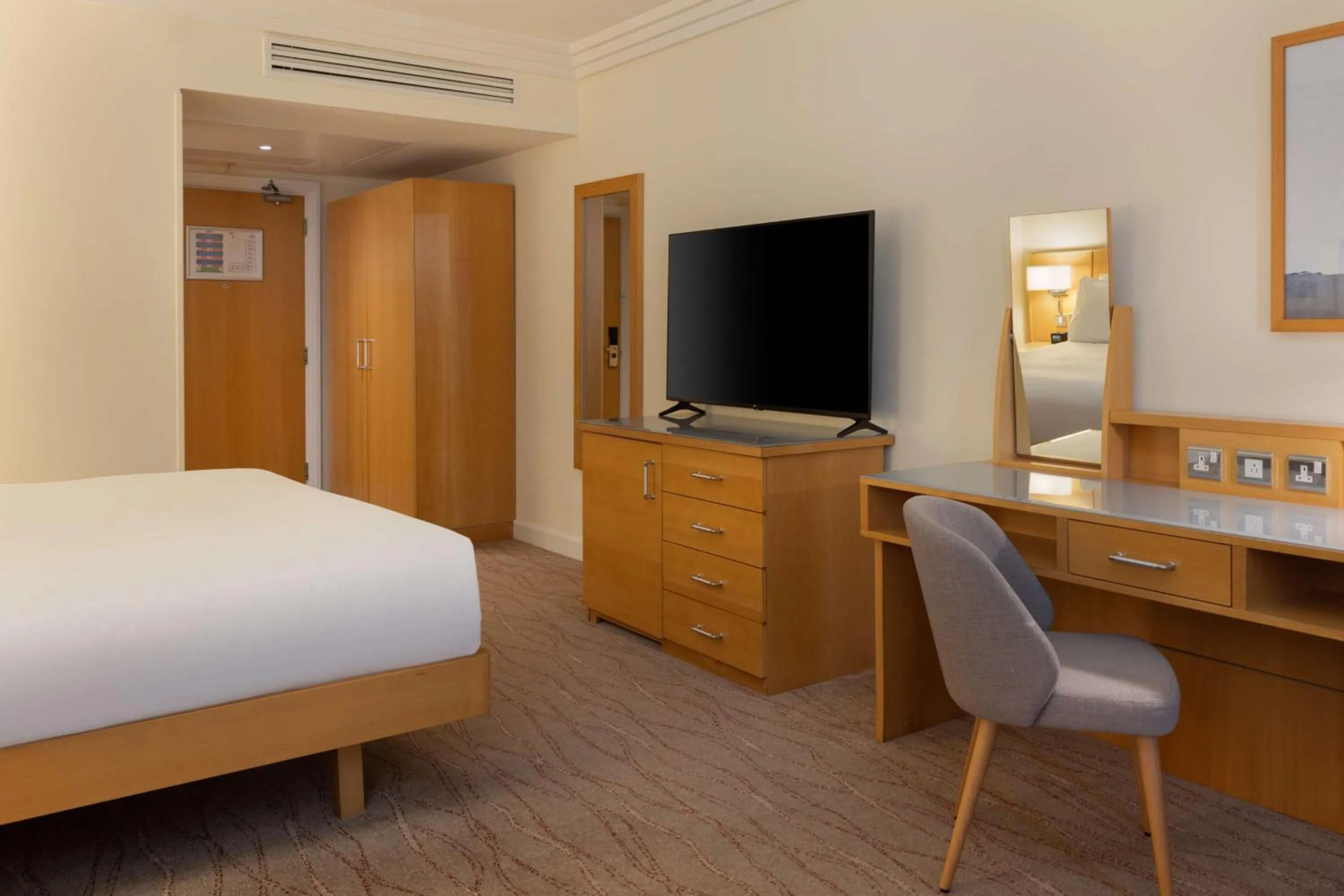 Bedroom, Bed in Hilton Dublin Airport