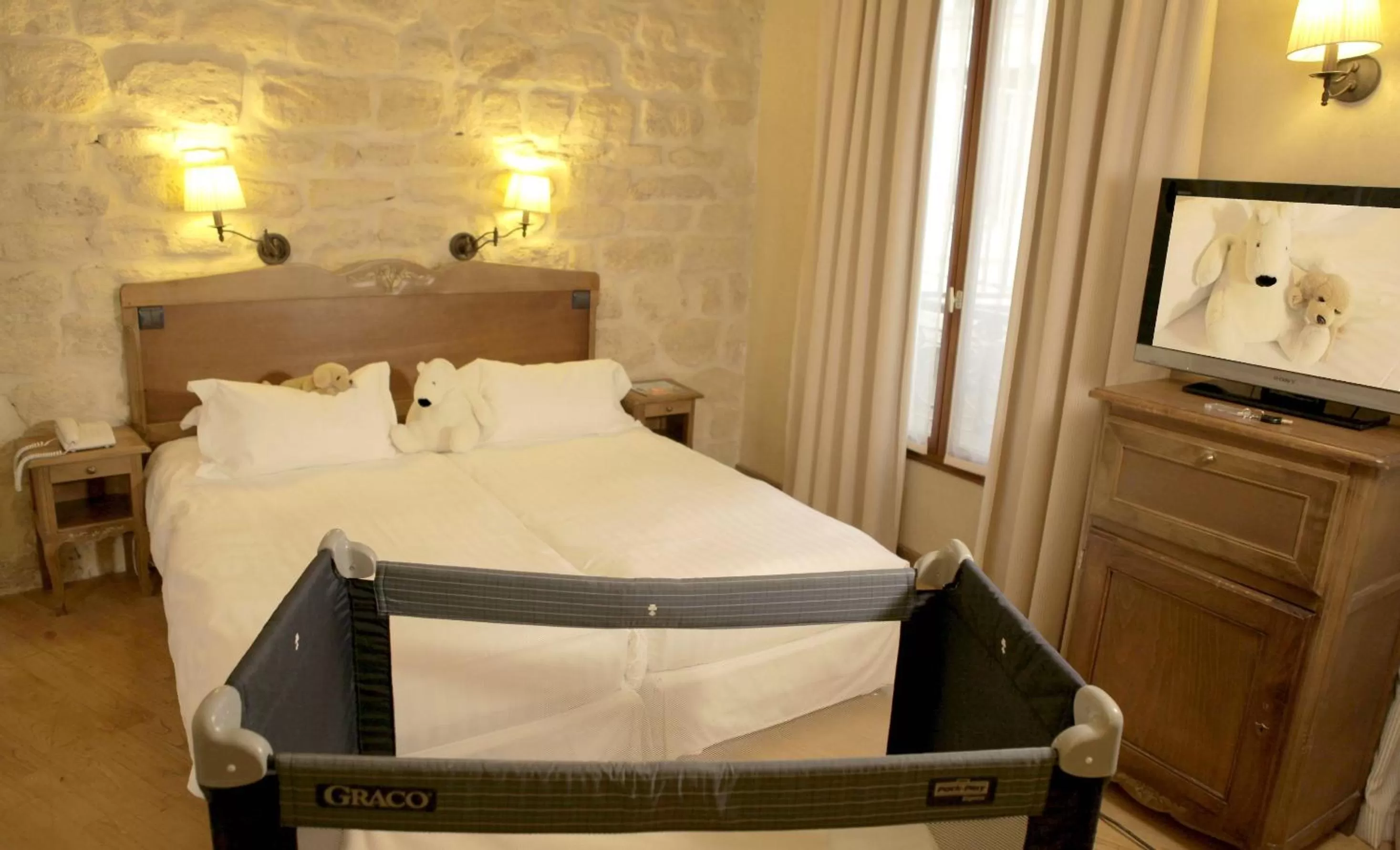 Photo of the whole room, Bed in Europe Saint Severin-Paris Notre Dame