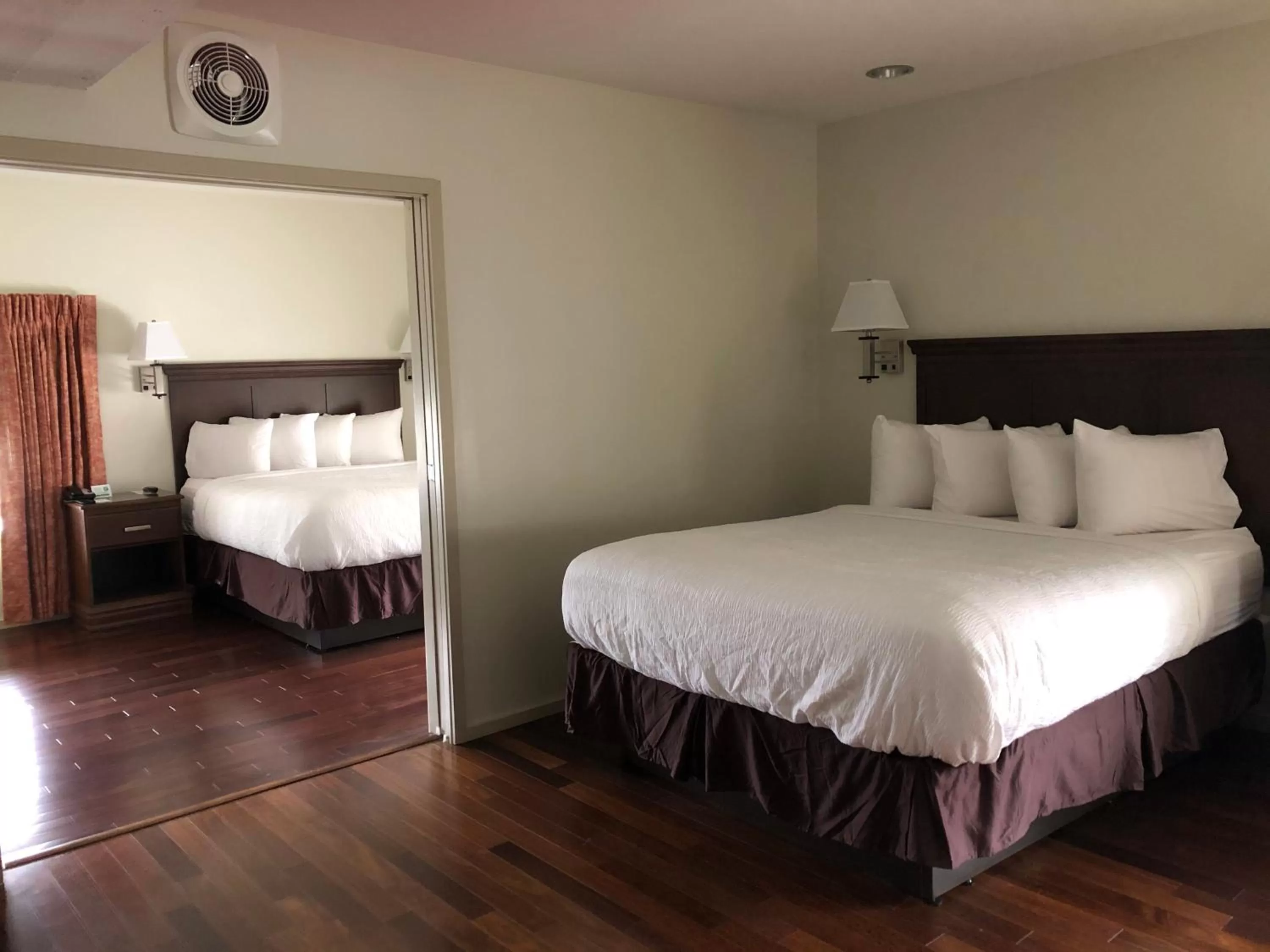 Bedroom, Bed in Grand Eastonian Hotel & Suites