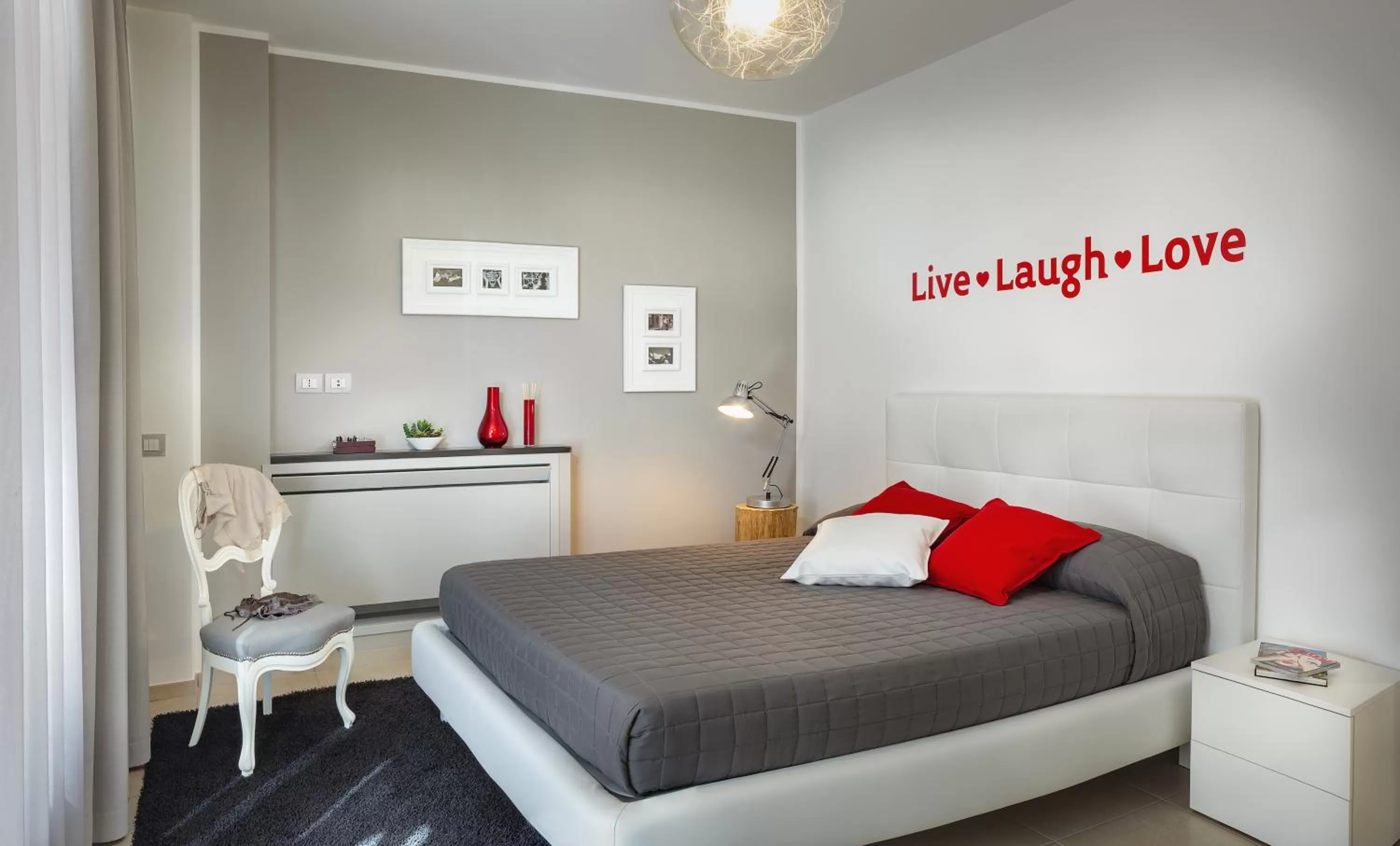 Photo of the whole room, Bed in Rivetto Suites