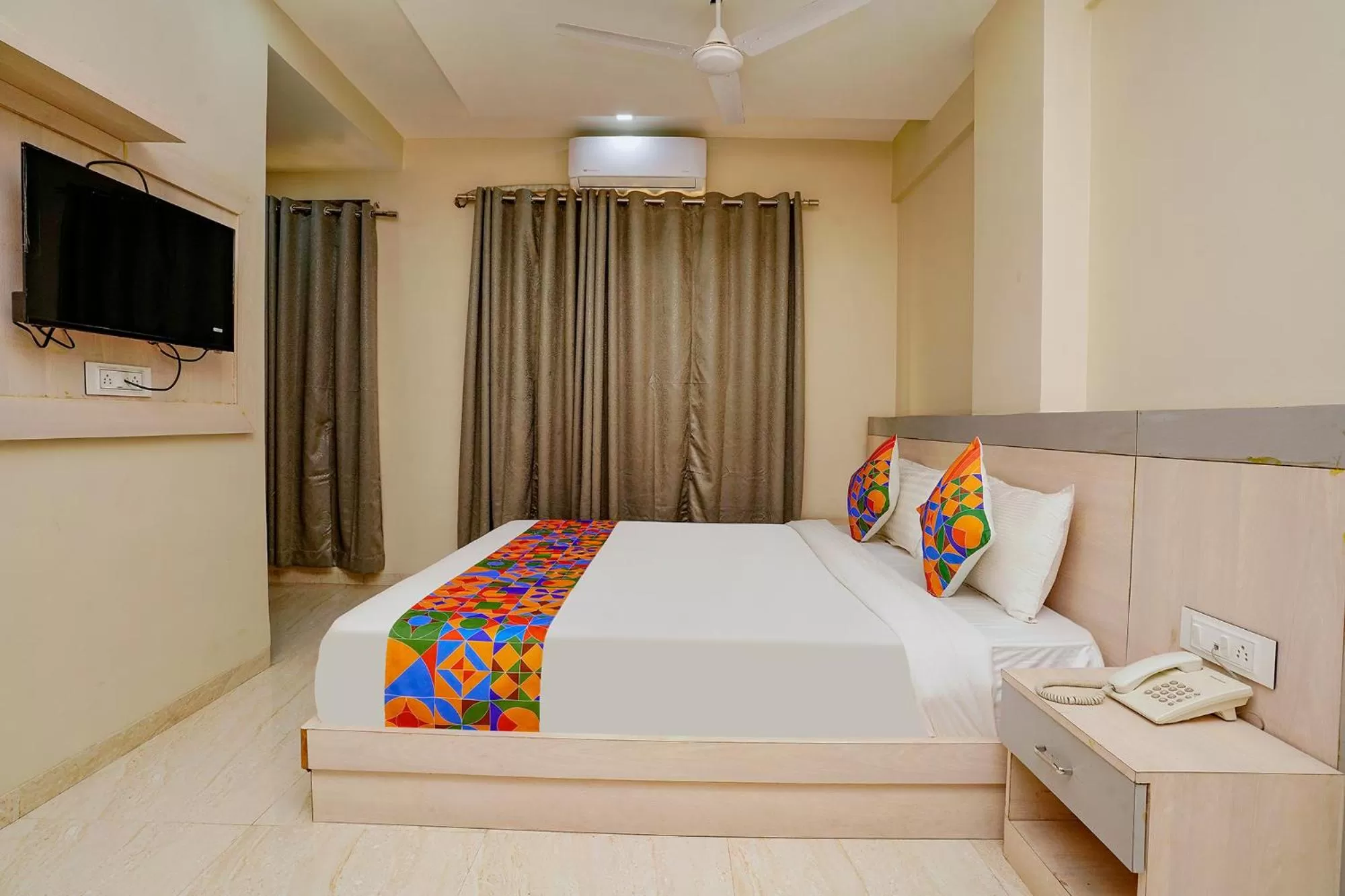 Bed in FabHotel Bhiwandi Palace